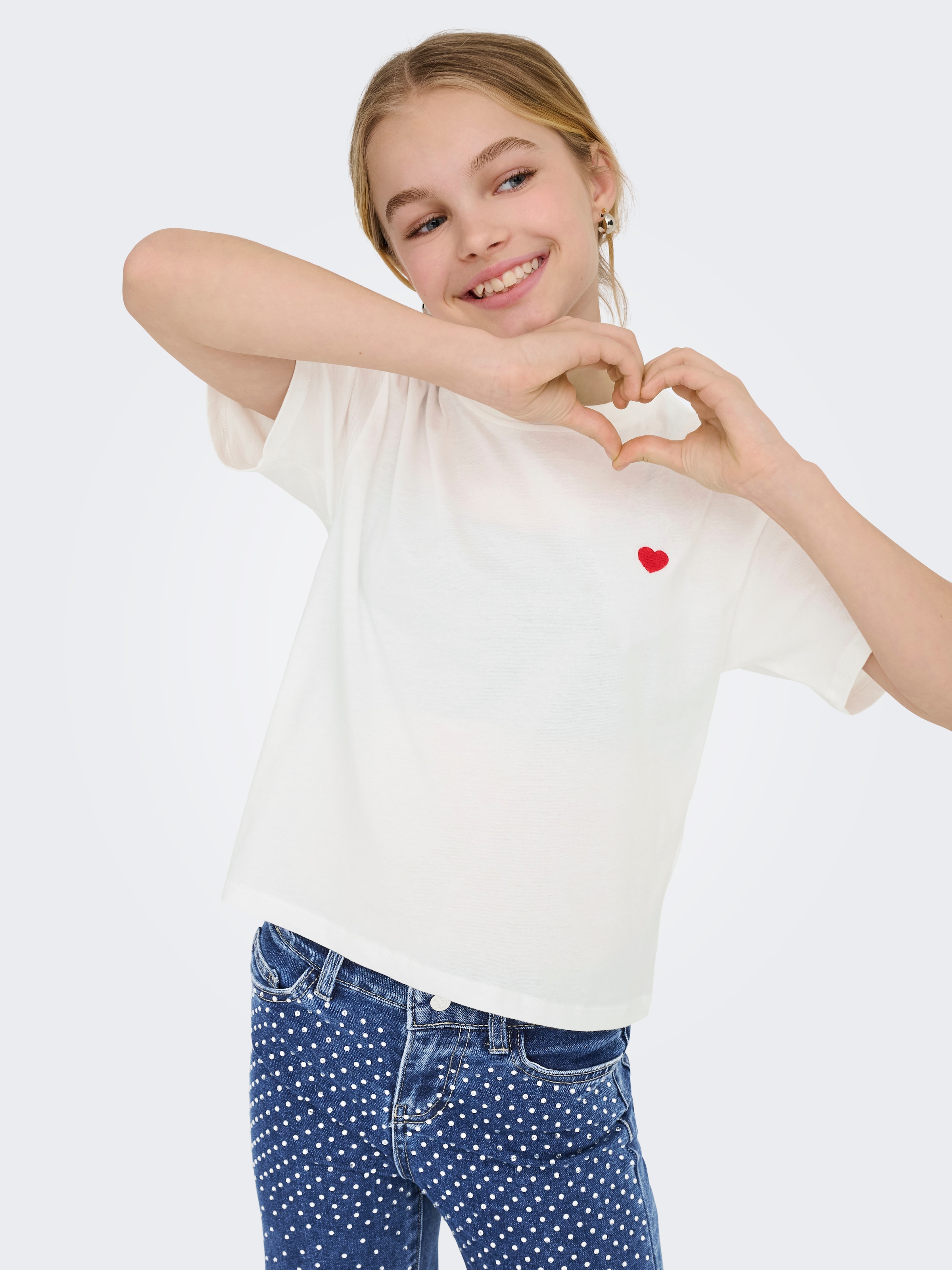 KIDS ONLY T-shirt à manches courtes »KOGMAIKEN LIFE CROPHEART SS TOP JRS NOOS« mit kleinem Herzchenmotiv auf der Brust