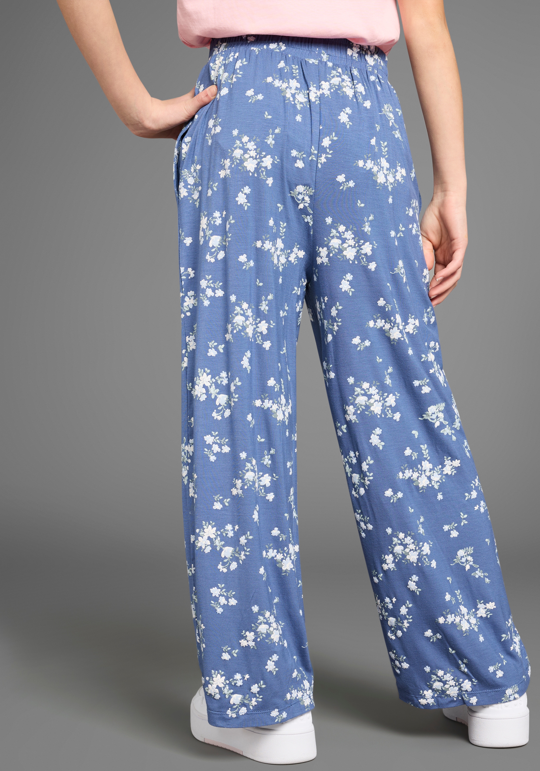 KIDSWORLD Pantalon à enfiler »Viskose-Hose im Blumenmuster«  pantalon tendance à motif floral