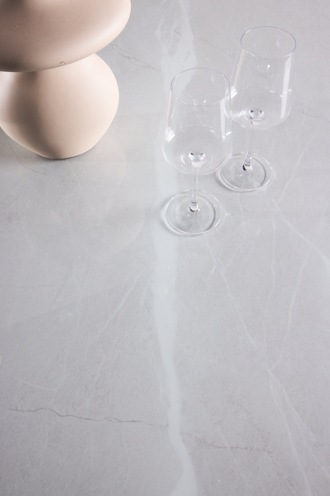 Venture Home Esstisch »Härön, runder Esstisch Ø 120 cm mit Glasplatte und Holzfuss, FSC« Esszimmertisch, transparente Platte, MDF-Mittelfuss, gerippt, hell