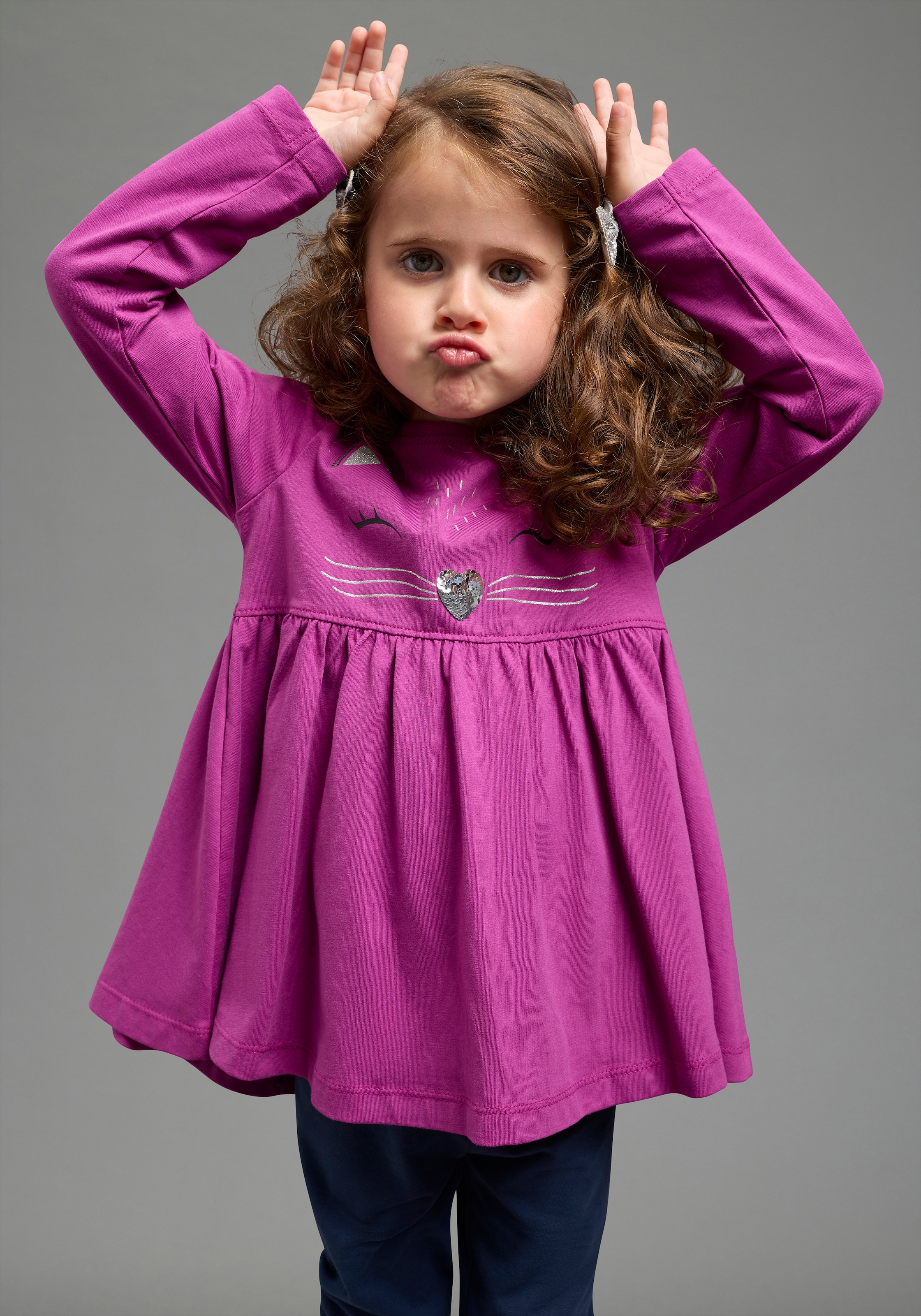 KIDSWORLD T-shirt à manches longues & leggings »2tlg. Set Shirt + Leggings mit schöner Paillettenapplikation« Ensemble, 2, 2 tenue adorable pour petites filles