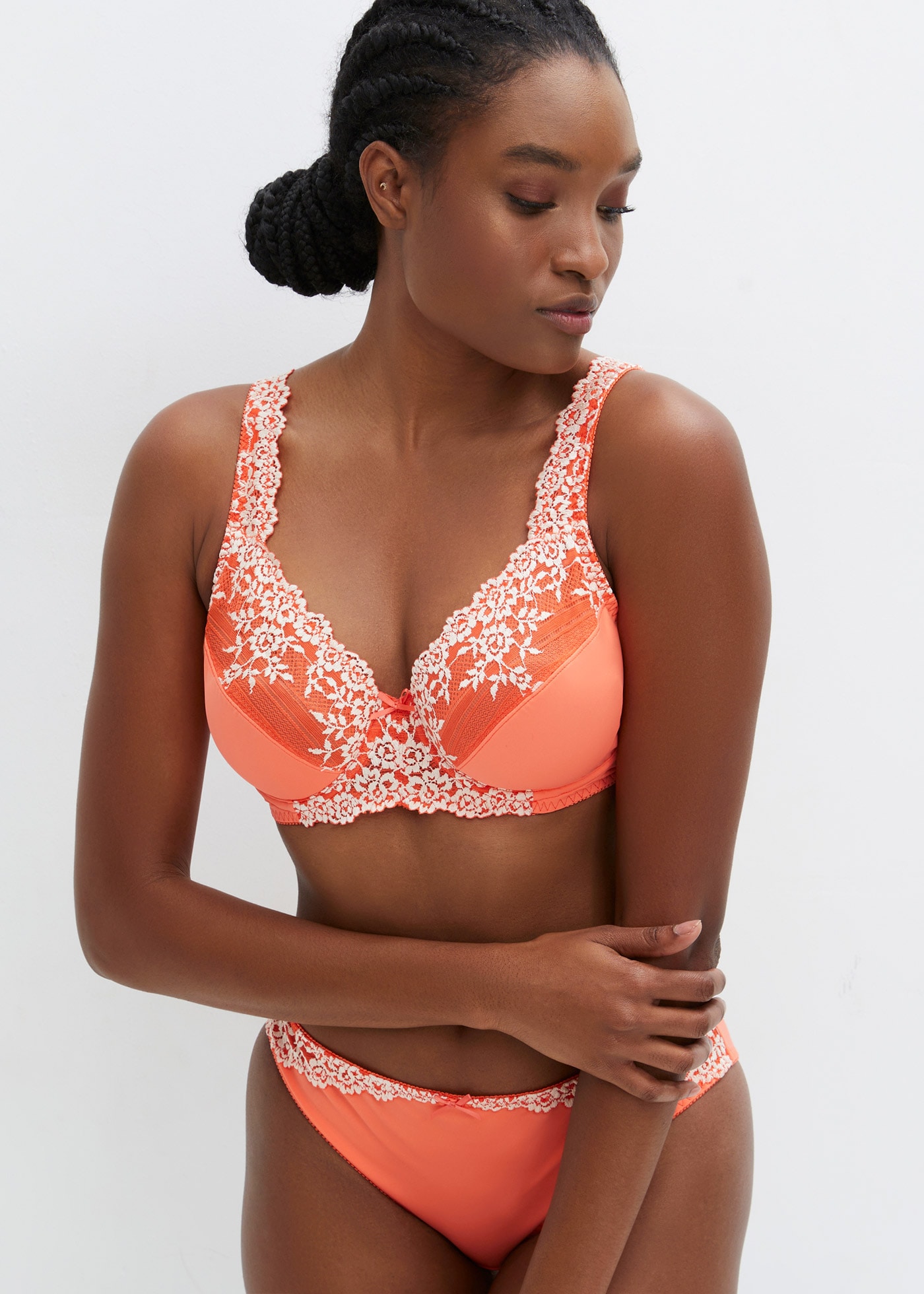 bonprix Soutien-gorge à armatures »Bügel-BH mit zarter Spitze (2er Pack)« Paquet, 2 cuis mit Haken & Ösen Verschluss, Bügel-BH, mit zarter Spitze