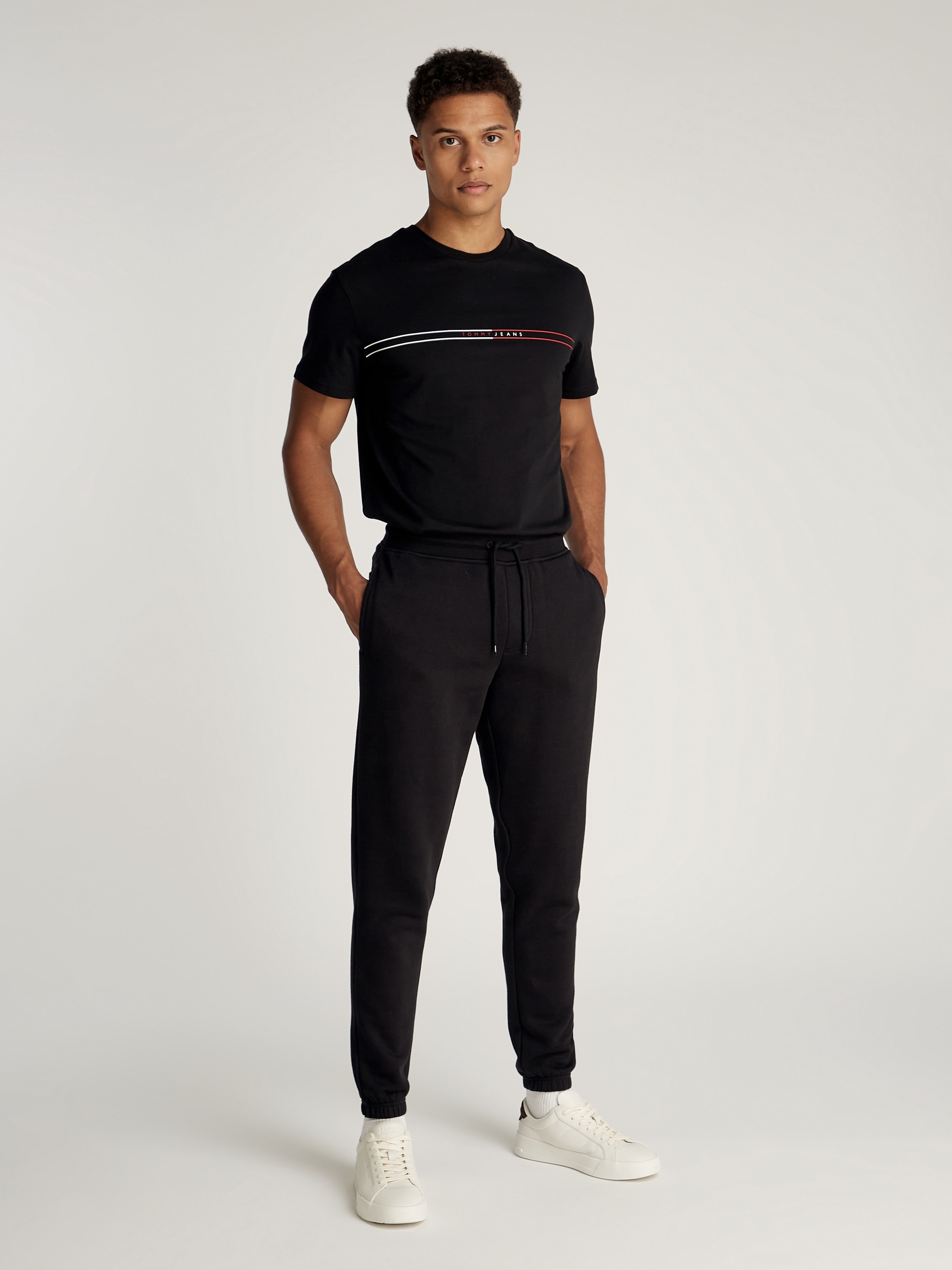 Tommy Jeans Sweathose »TJM SLIM S FLAG SWEATPANT«, Mit Kordelzug