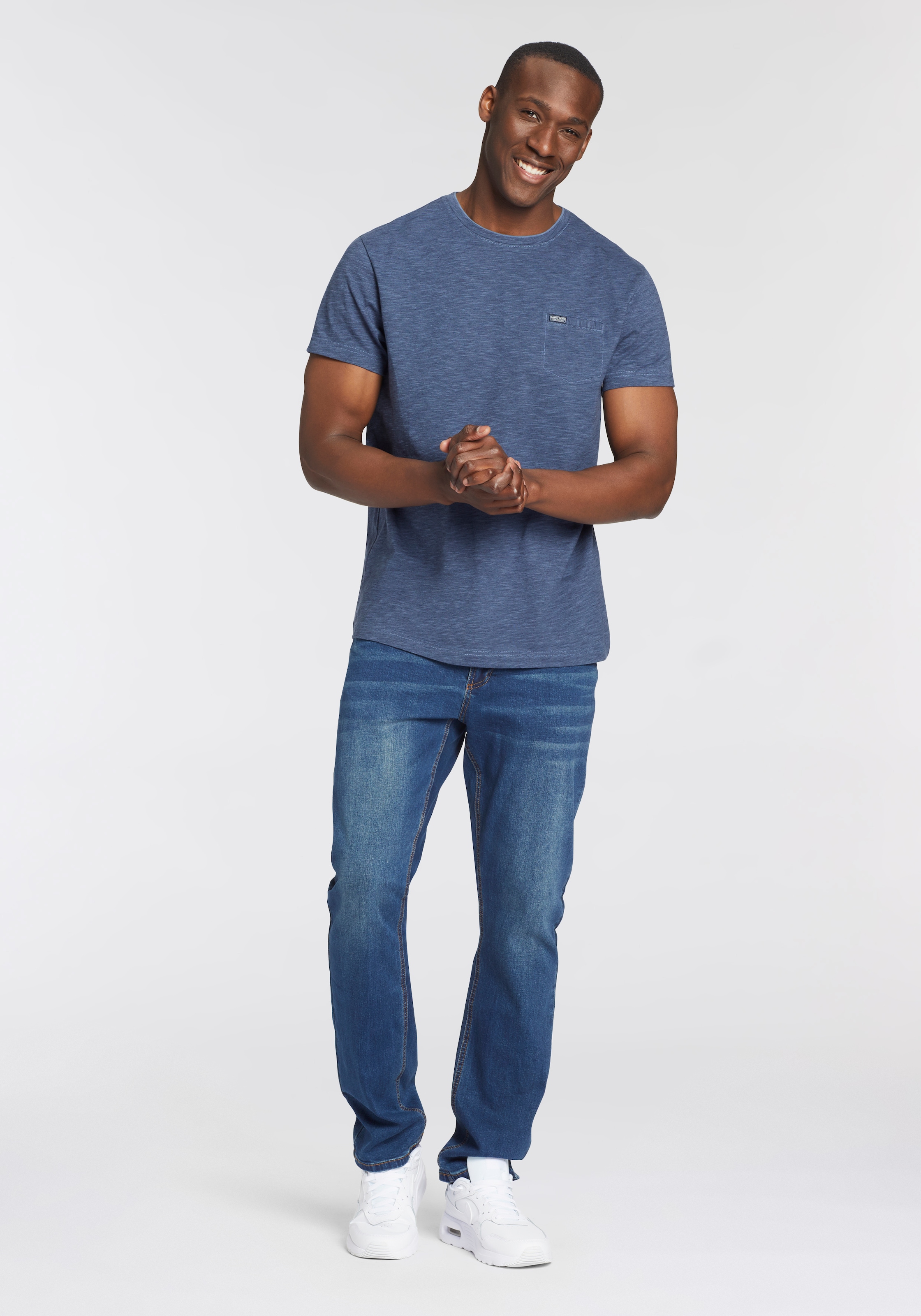 Bruno Banani T-Shirt, Mit Doppelkragen und Zierbrusttasche