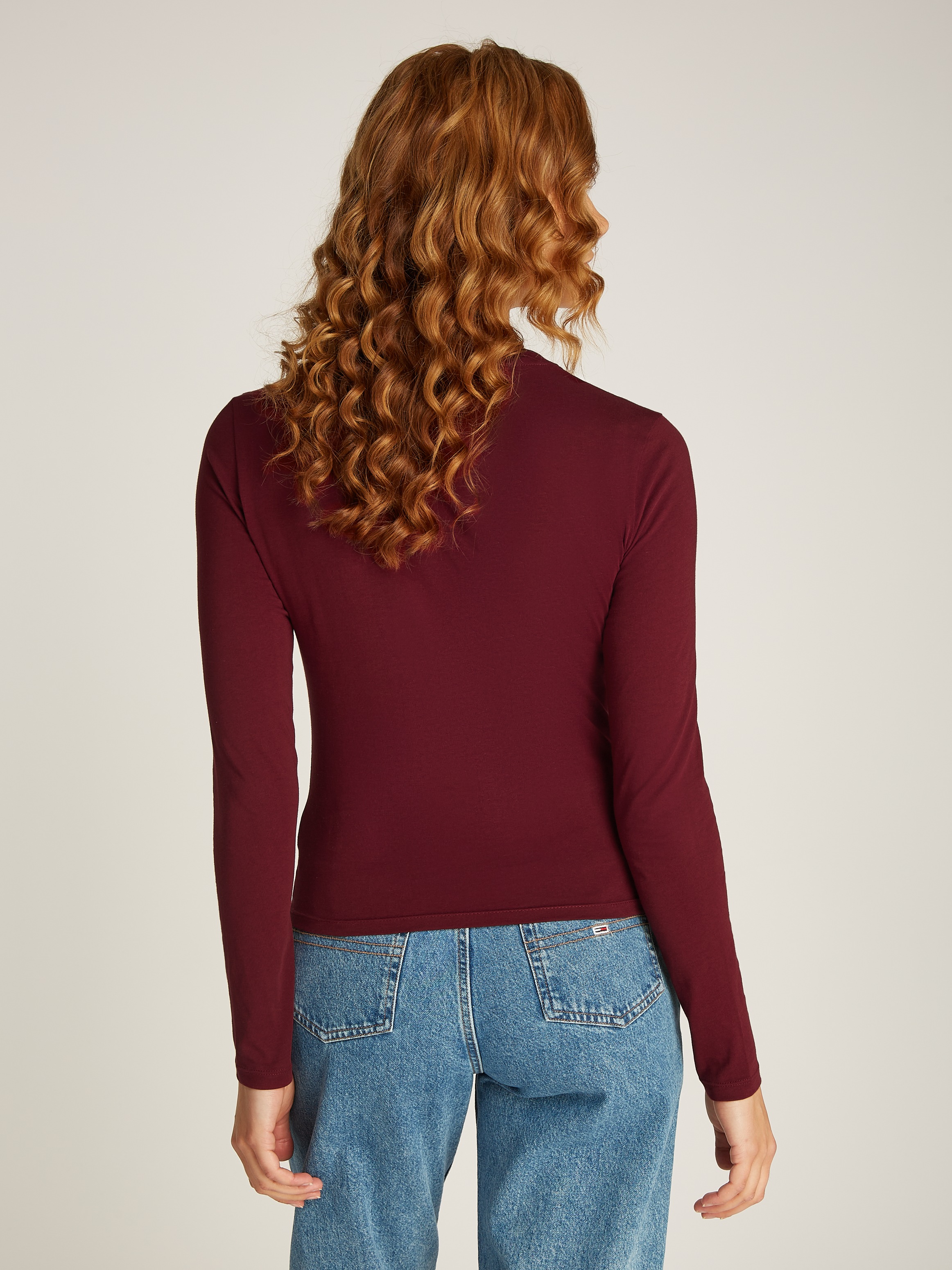 Tommy Jeans Curve T-Shirt »TJW SLIM ESSENTIAL LOGO 2 LS EXT«, in Grossen Grössen mit Logoschriftzug
