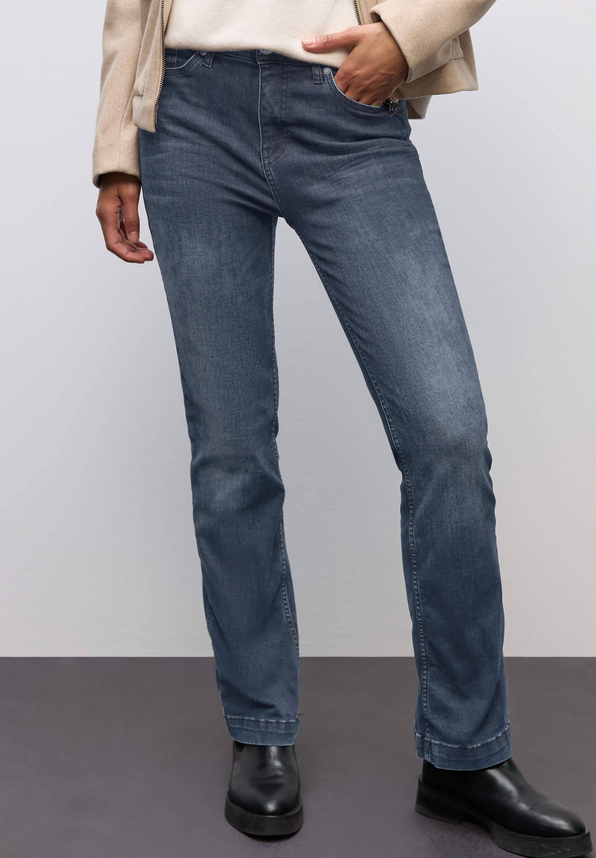 Image of STREET ONE Slim-fit-Jeans "QR Style Bootcut" im 5-Pocket-Style und mit Stretch