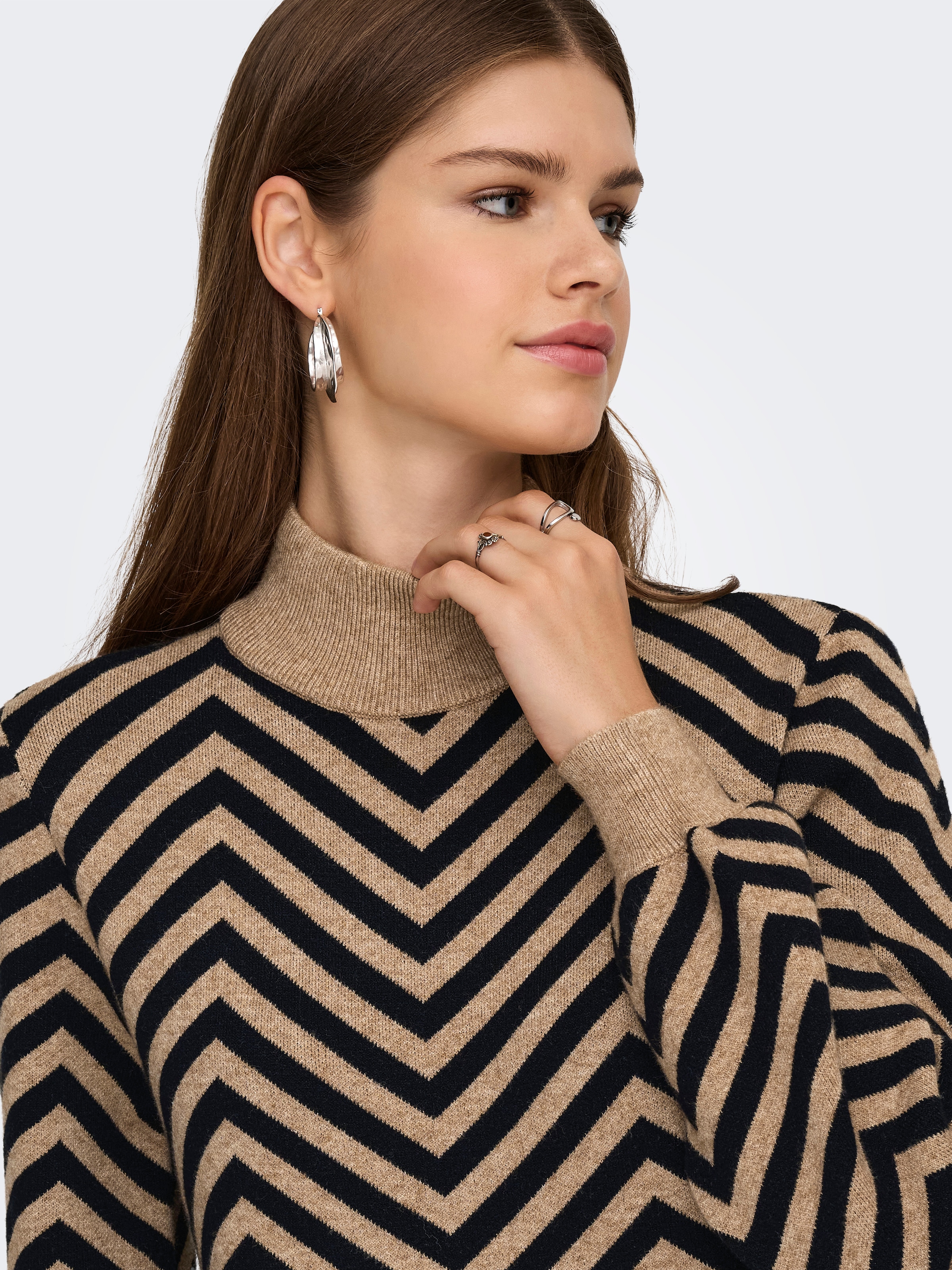 ONLY Robe en tricot »ONLJULIA LS HIGHNECK PATTERN DRESS KNT«