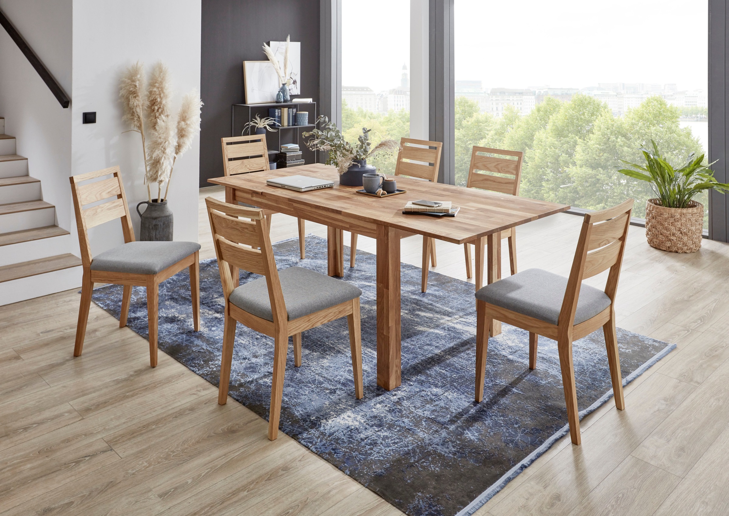 Image of Holzzone Essgruppe »Mary«, (Set, 7 tlg.), Essgruppe, Wildeiche massiv, bestehend aus 6 modern gepolsterten Stühlen und einem 140 cm breiten Auszieh-Tisch bei Ackermann Versand Schweiz