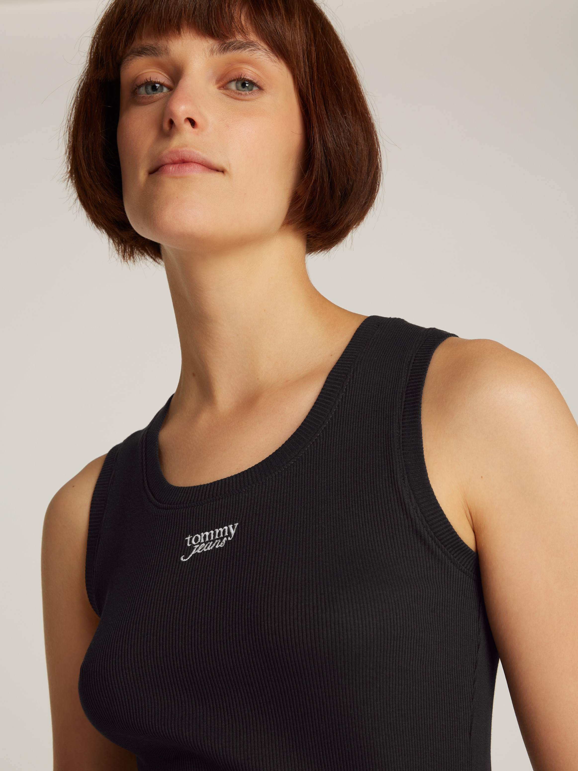 Tommy Jeans Tanktop »TJW SLIM SCRIPT RIB TANK TOP«, mit Logostickerei
