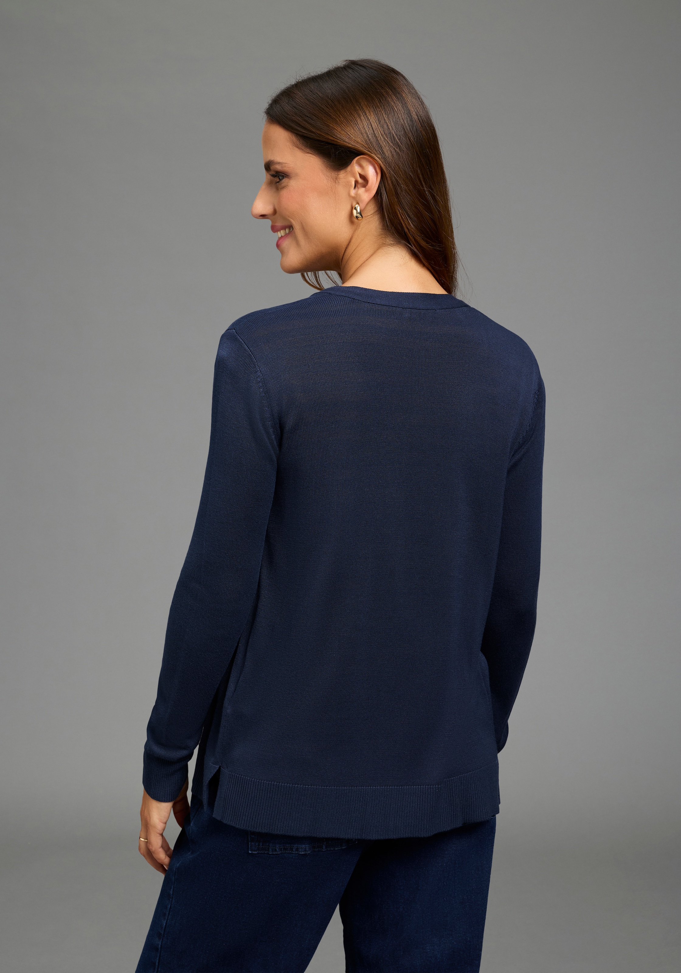 Flashlights Veste en tricot »hüftbedeckende Länge, figurumspielende Passform, mit V-Ausschnitt« en tricot léger de viscose