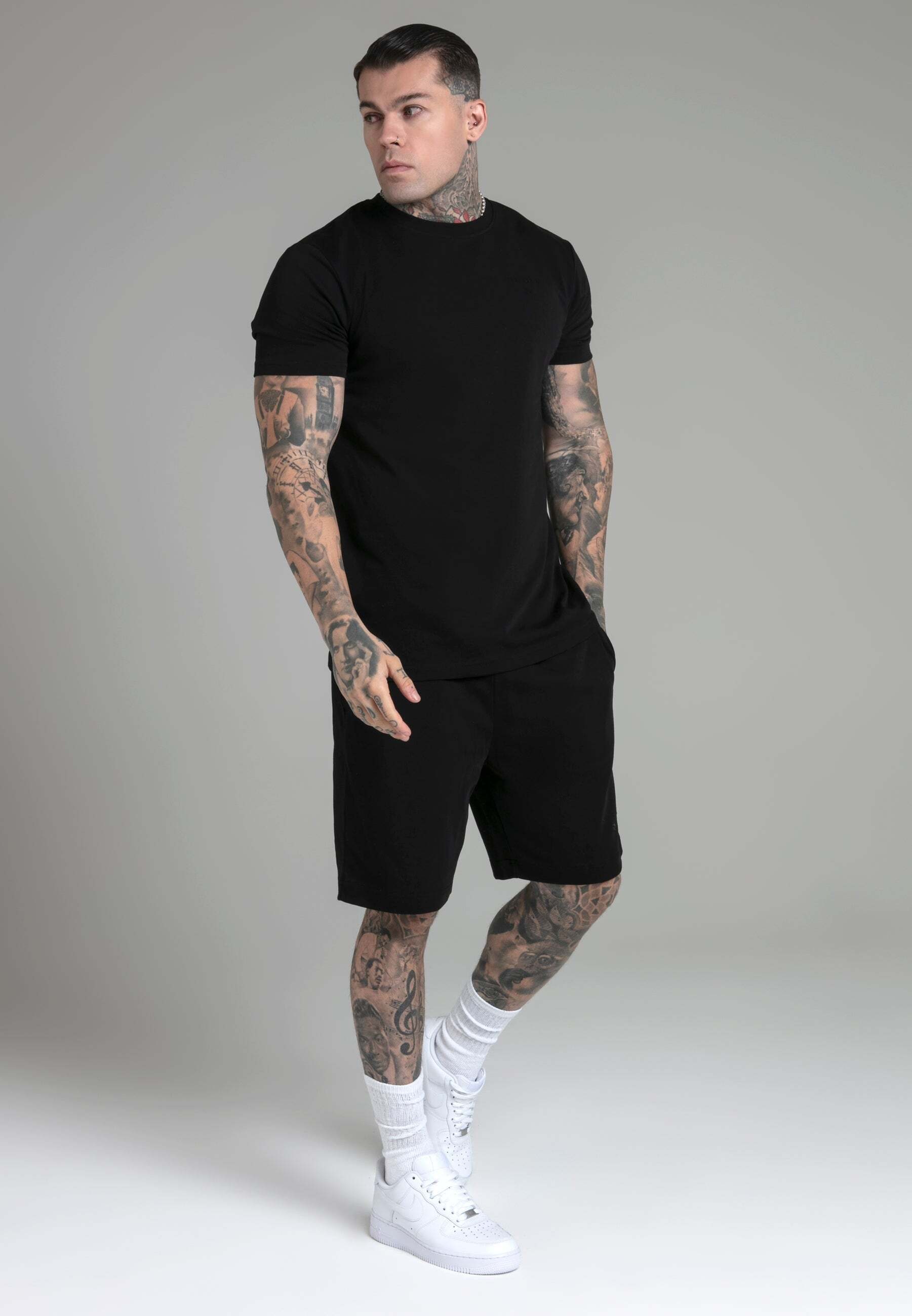 Siksilk Loungeanzug »Siksilk Set T-Shirt and Shorts Set in Black«