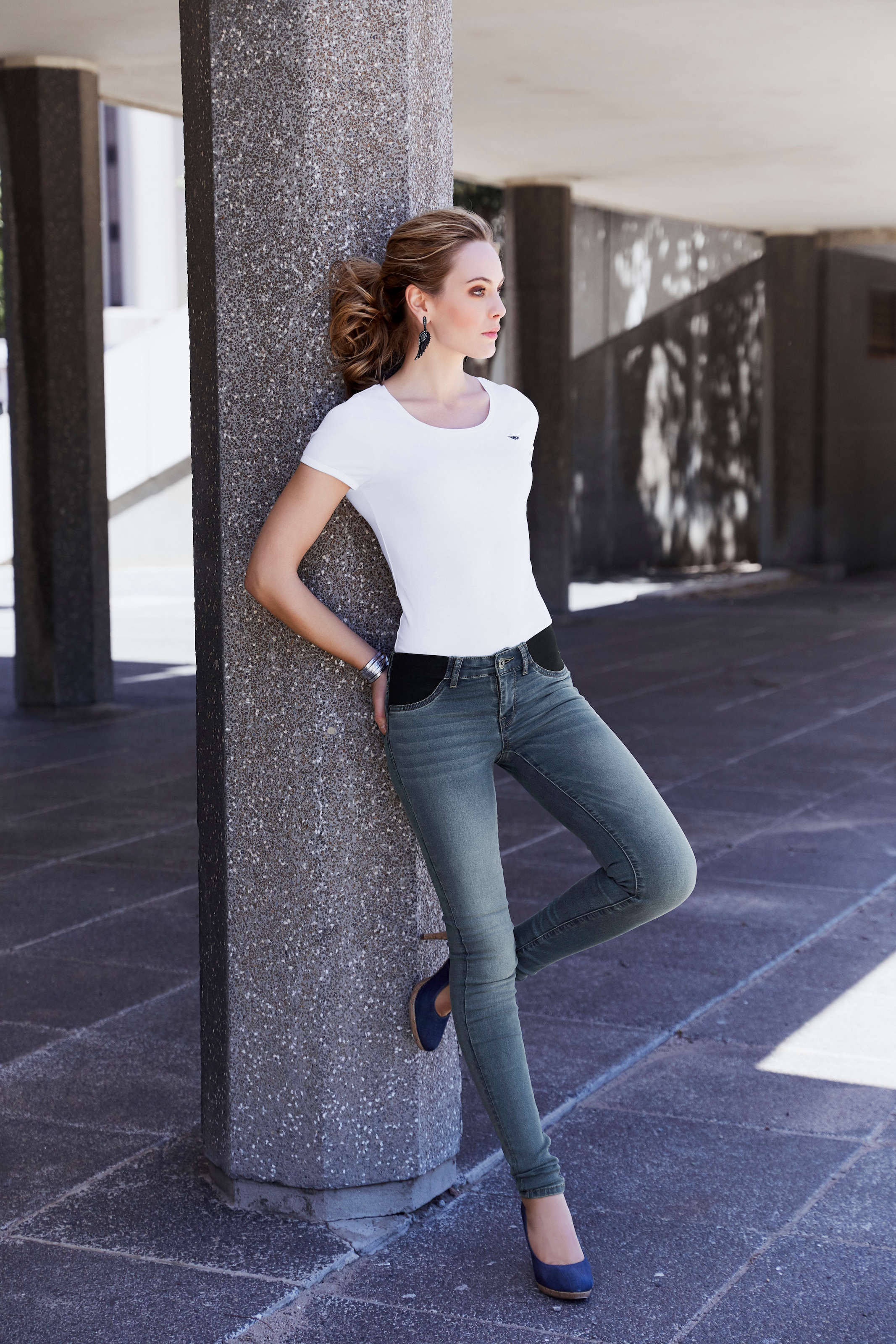 Arizona Skinny-fit-Jeans »Ultra Stretch«, Low Waist mit seitlichen Stretch-Einsätzen am Bund