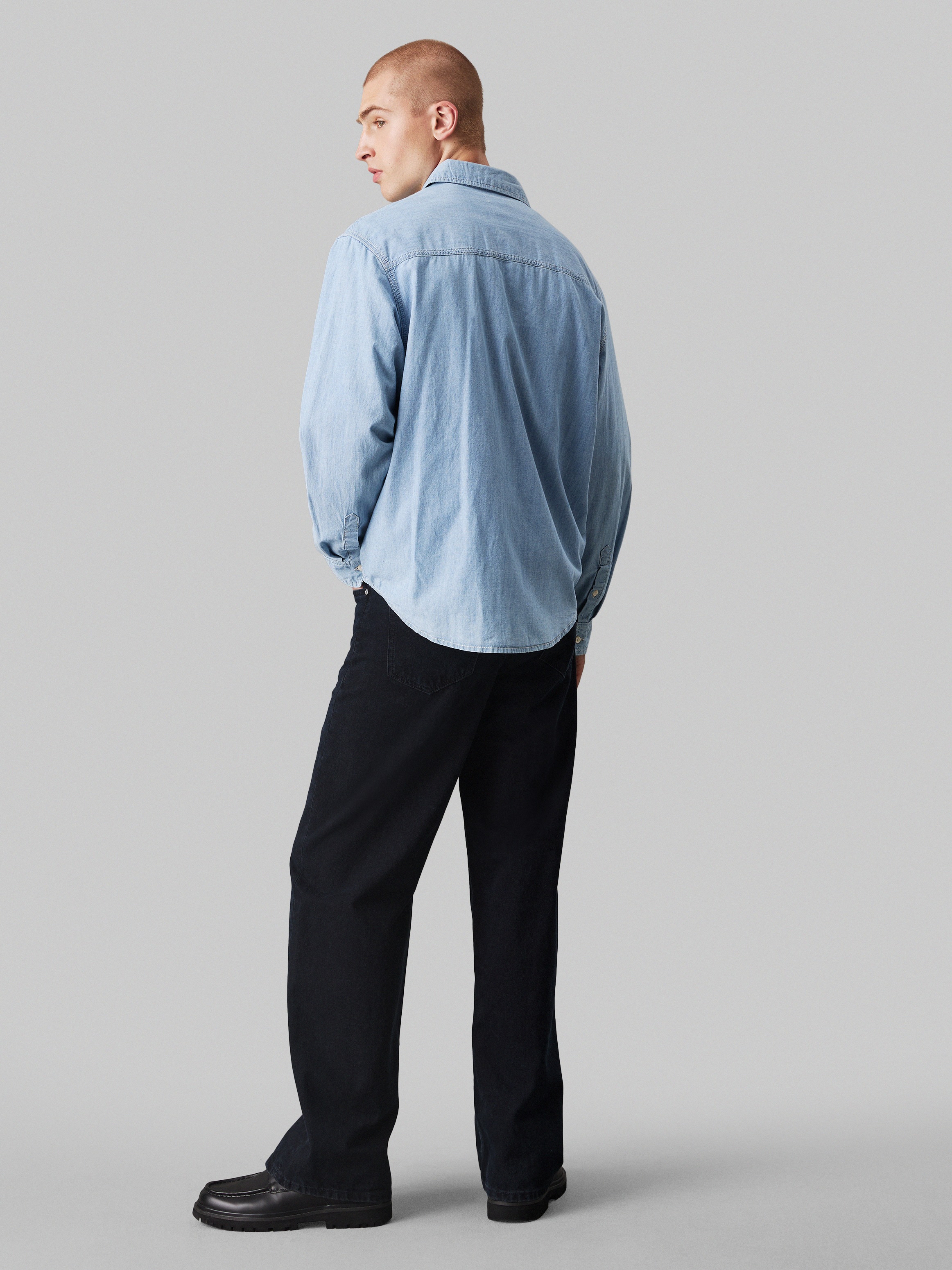 Calvin Klein Jeans Jeanshemd »EASY CHAMBRAY SHIRT«, Logodruck, Brusttaschen