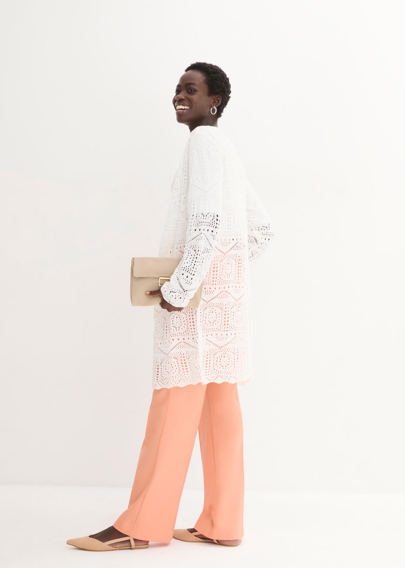 bonprix Cardigan long 1 pièces lockere und offene Passform, mit femininem Lochmuster, casual Stil