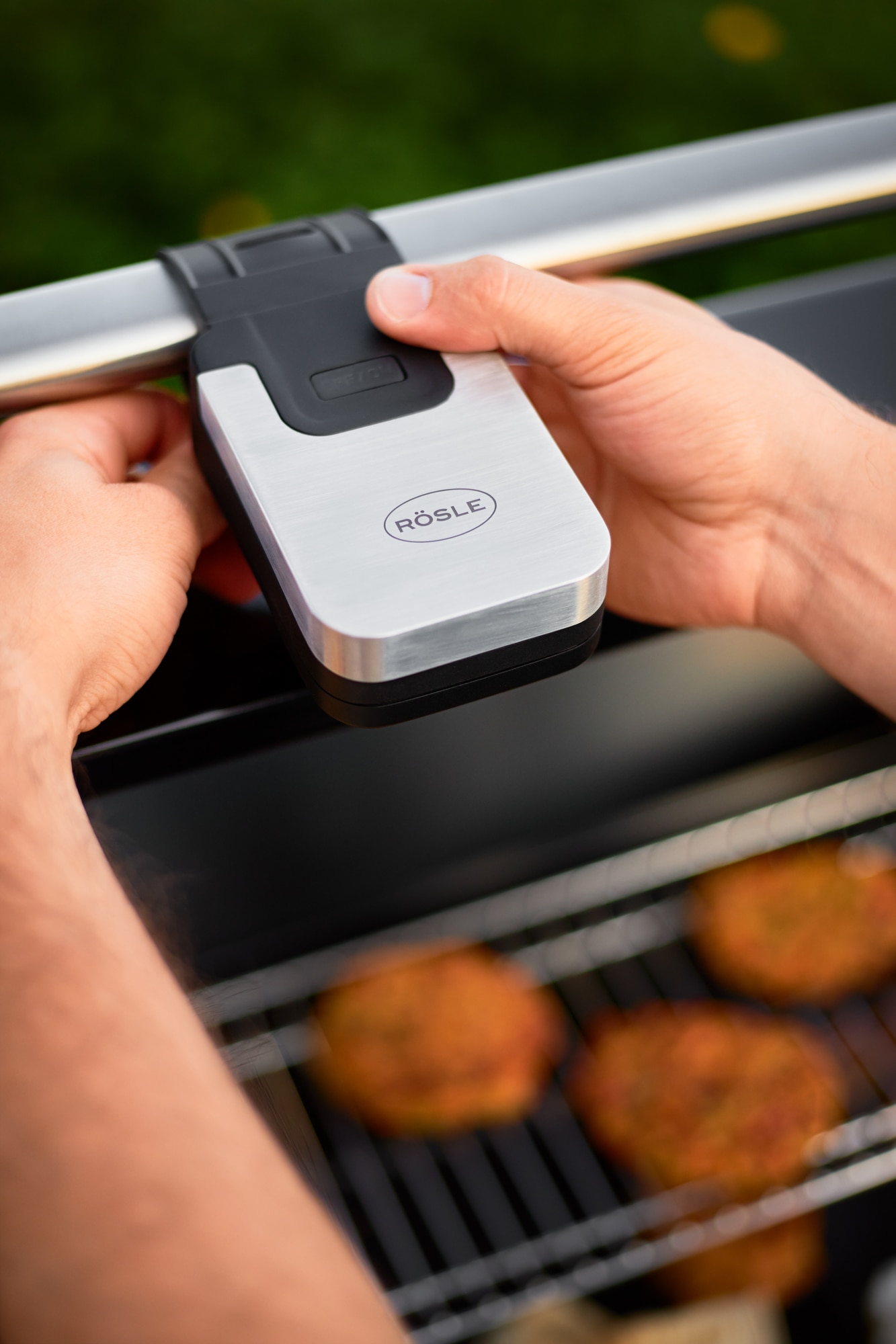 RÖSLE Handleuchte »Universal BBQ LED Griffleuchte« zum Ausleuchten des Grillbereichs