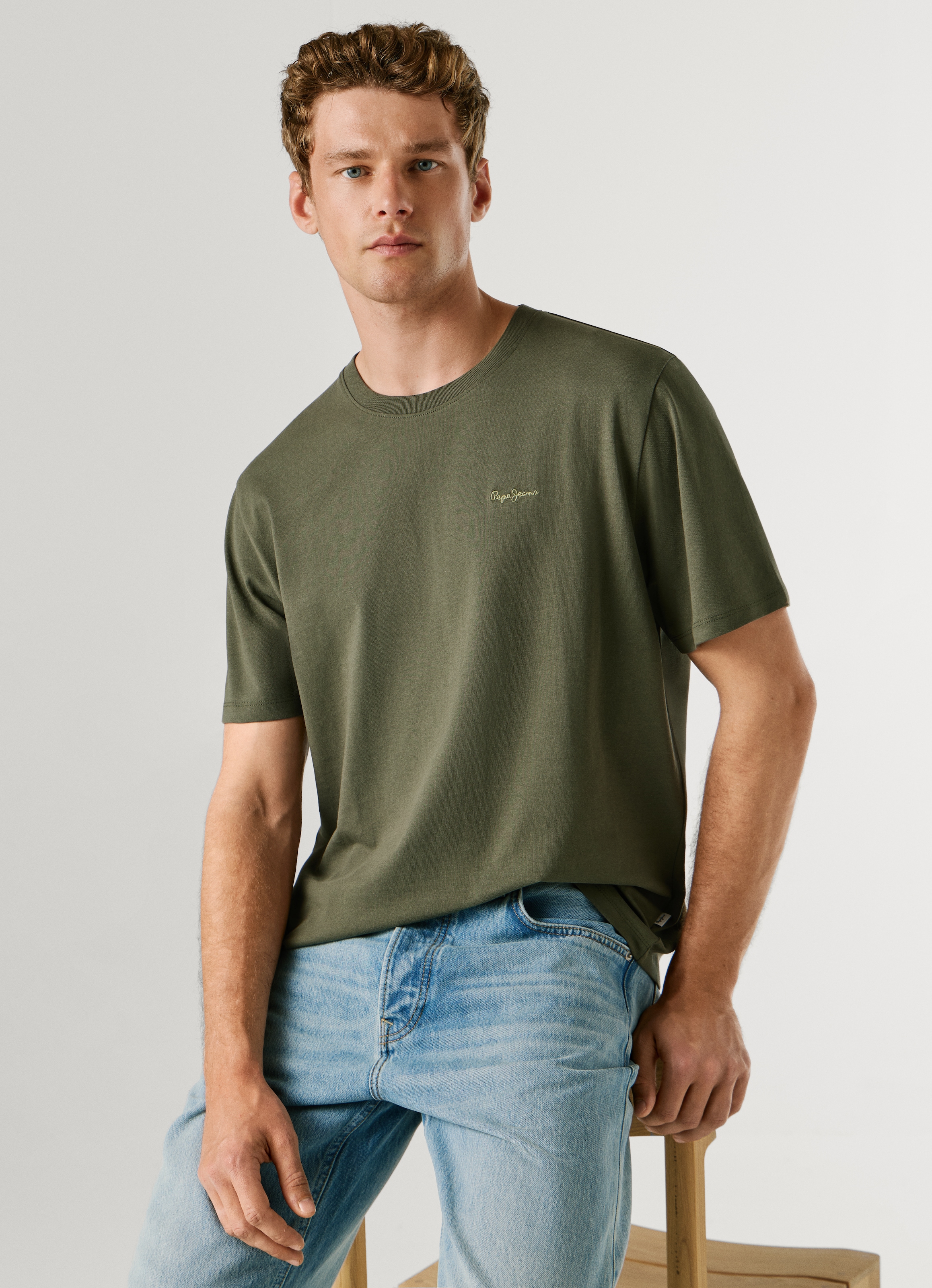 Pepe Jeans T-Shirt »CONTRAST CONNOR« mit Rundhals und gesticktem Logo