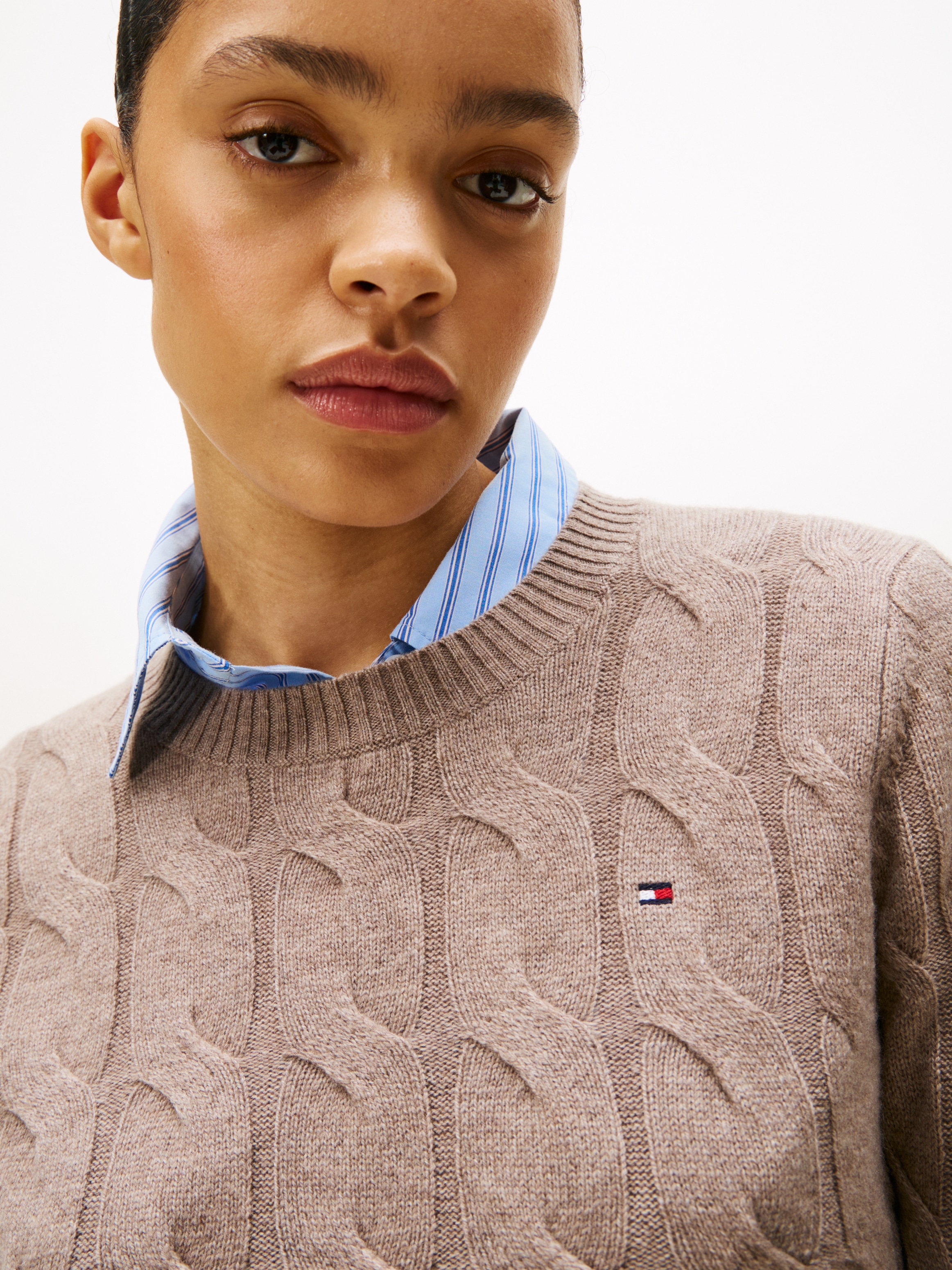 Tommy Hilfiger Pull en tricot »SOFT WOOL CABLE C-NK« mit Zopfmuster, aus reiner Wolle
