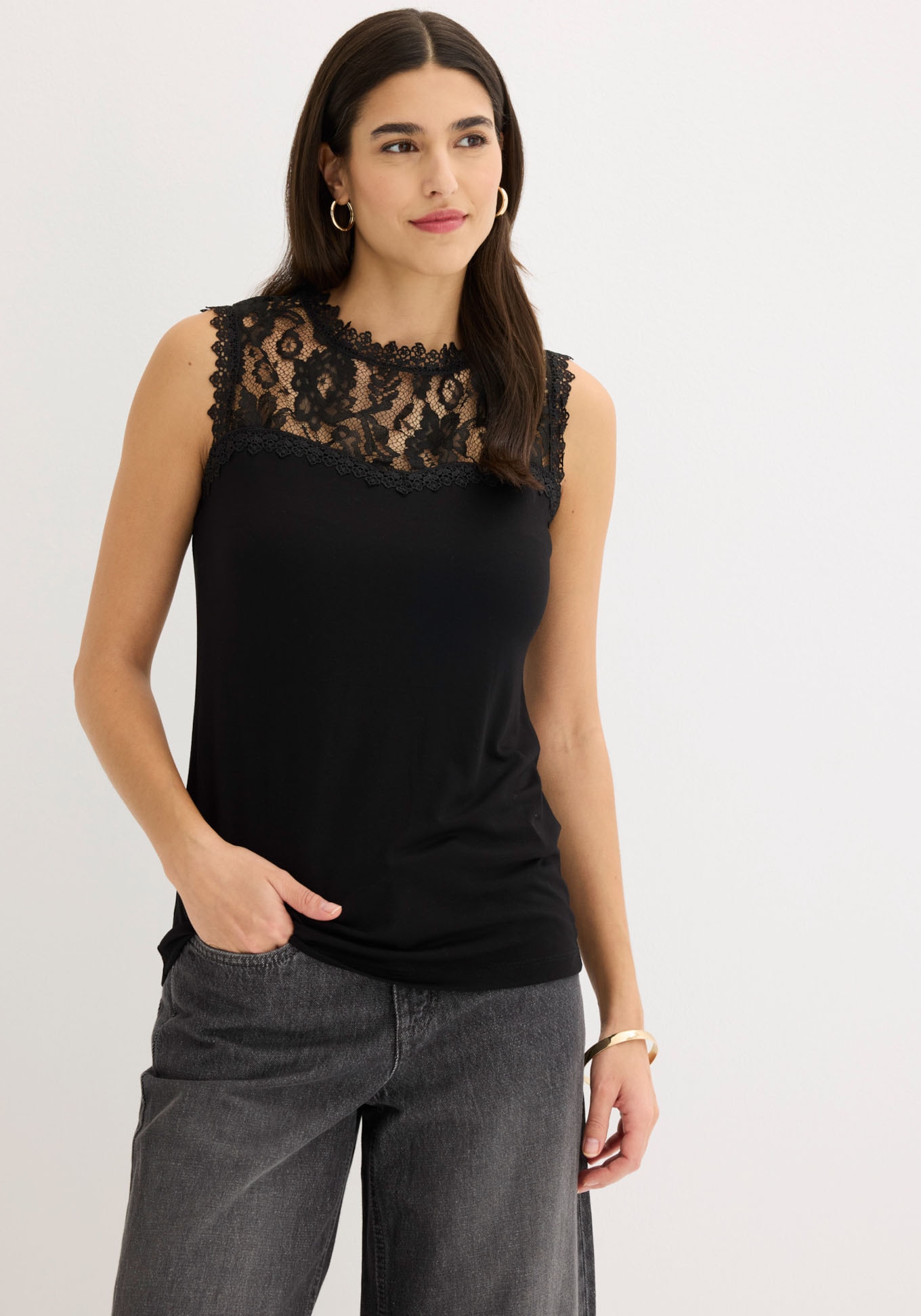 Image of bonprix Shirttop 1 körperbetont, mit Spitzendetails, raffinierter Rückenverschluss