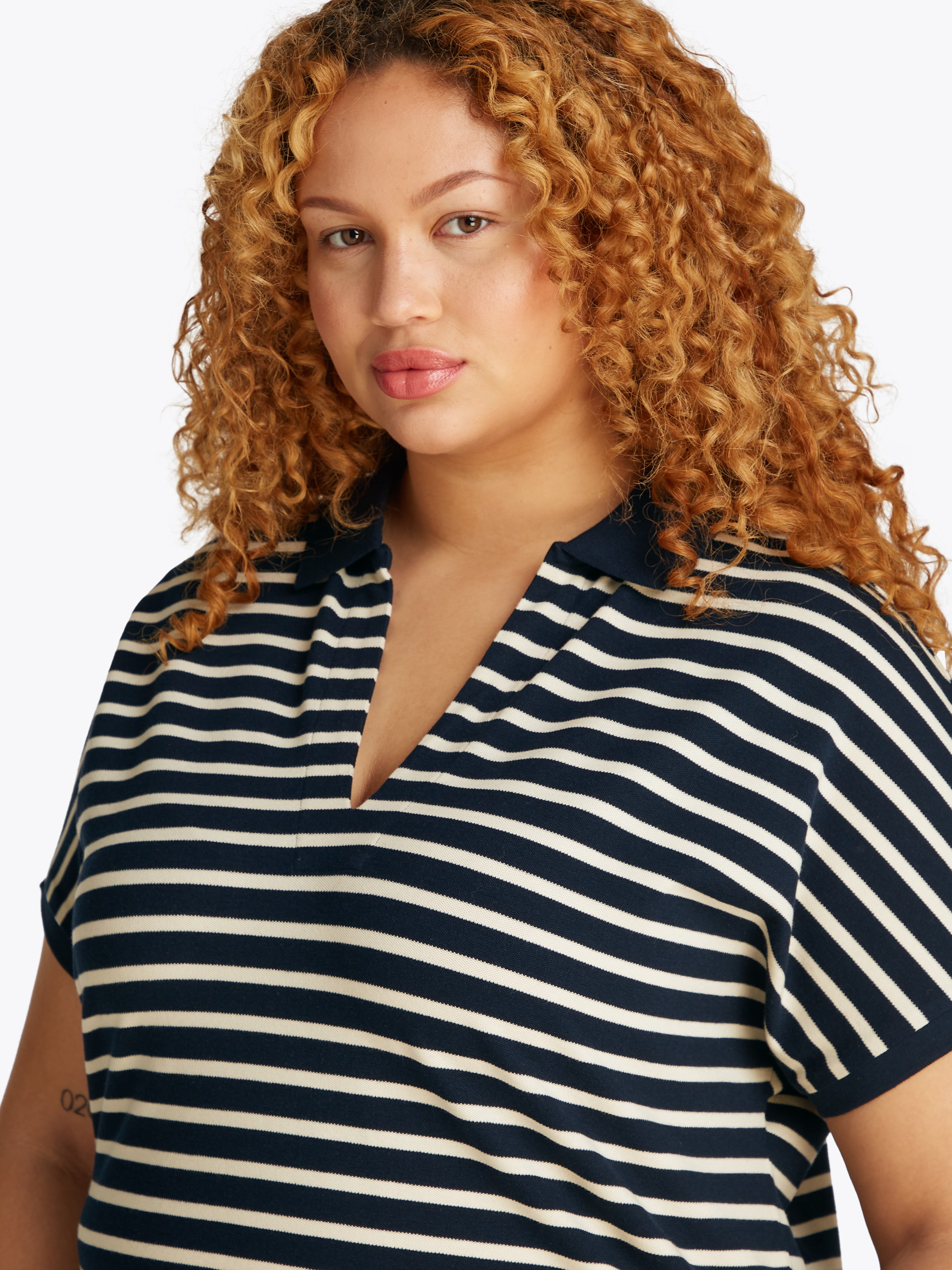 Tommy Hilfiger Curve Poloshirt »CRV LYOCELL OPEN-NK POLO SS«, in Grossen Grössen, Polokragen, Streifenmuster