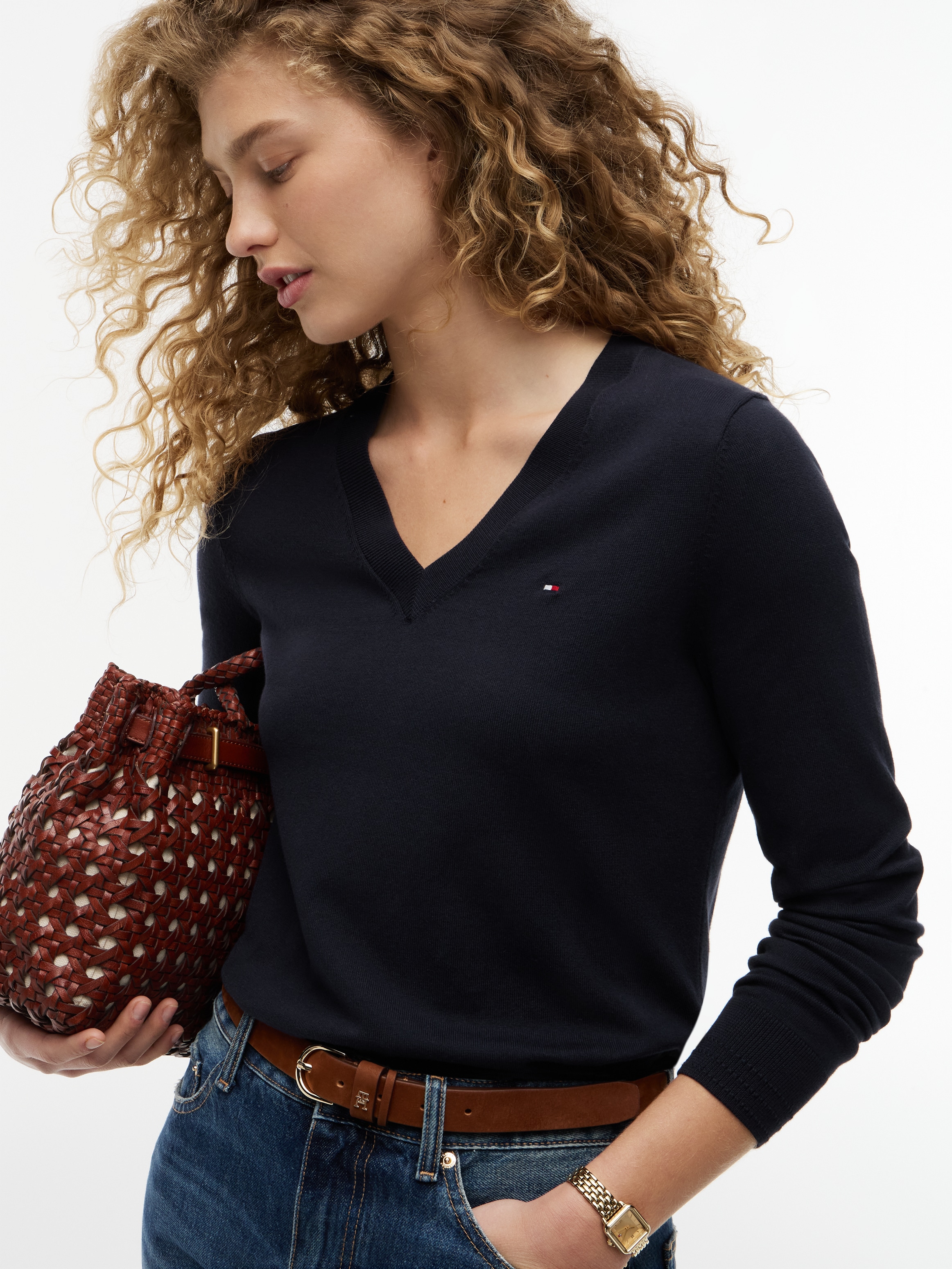 Tommy Hilfiger V-Ausschnitt-Pullover »CO JERSEY STITCH V-NK SWEATER« Kontrastfarbene Streifen im Ausschnitt und Logo Stickerei am Ärmel