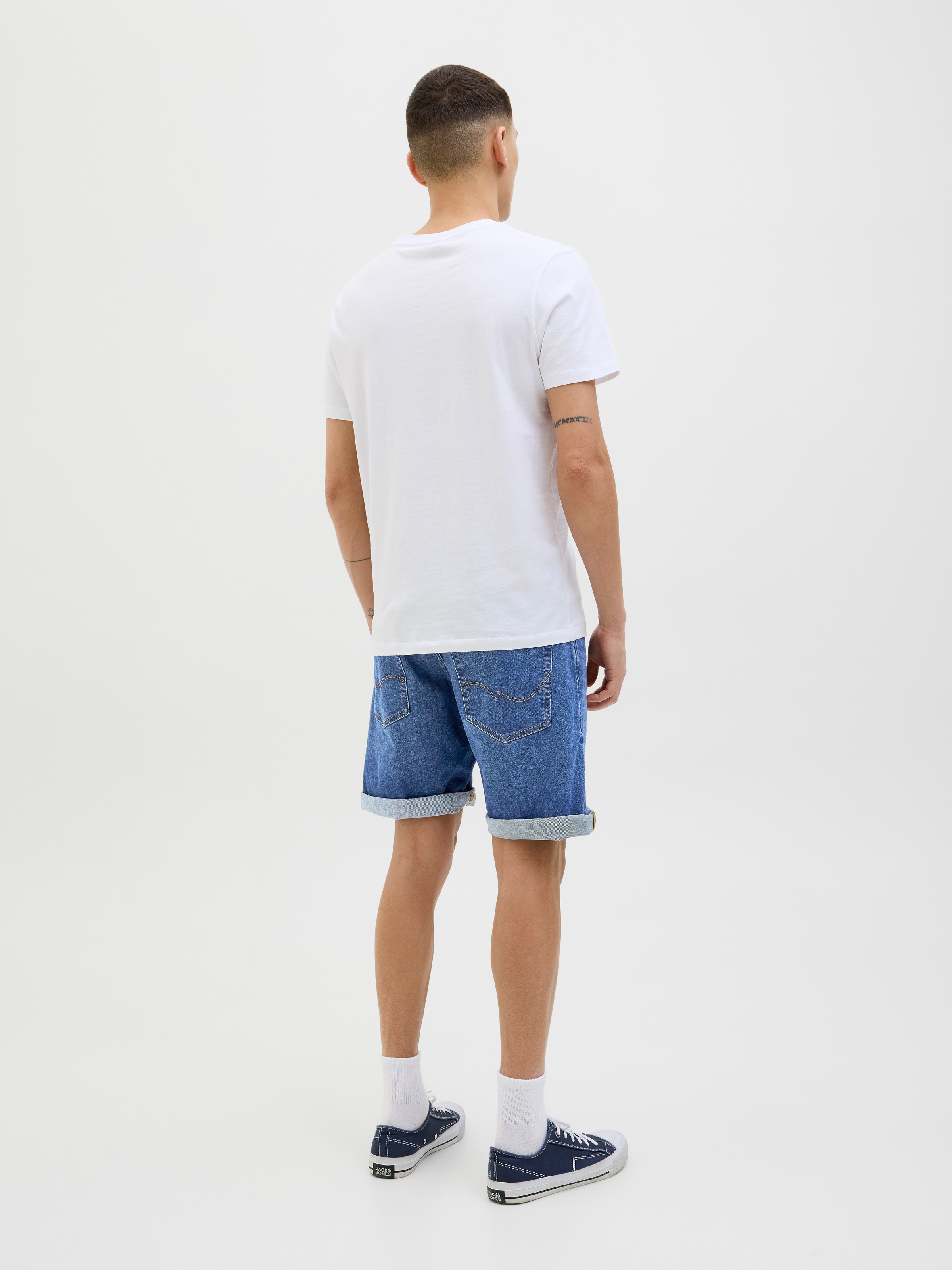 Jack & Jones Shorts »JJIORIGINAL mit stylischem Aufschlag und Knopf«, mit stylischem Aufschlag