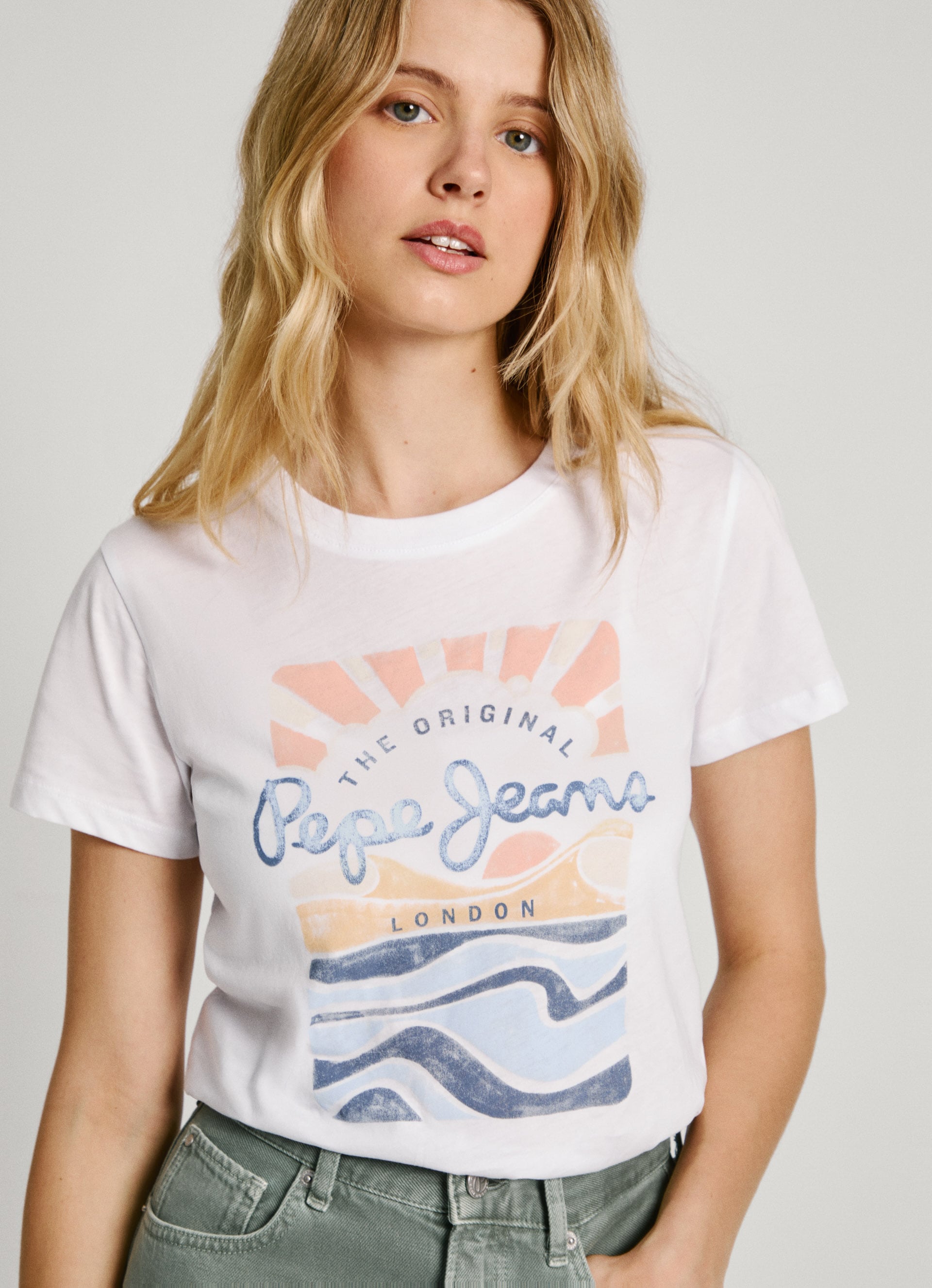 Pepe Jeans T-Shirt »PJ-ESHA«, mit grossem, sommerlichem Frontprint