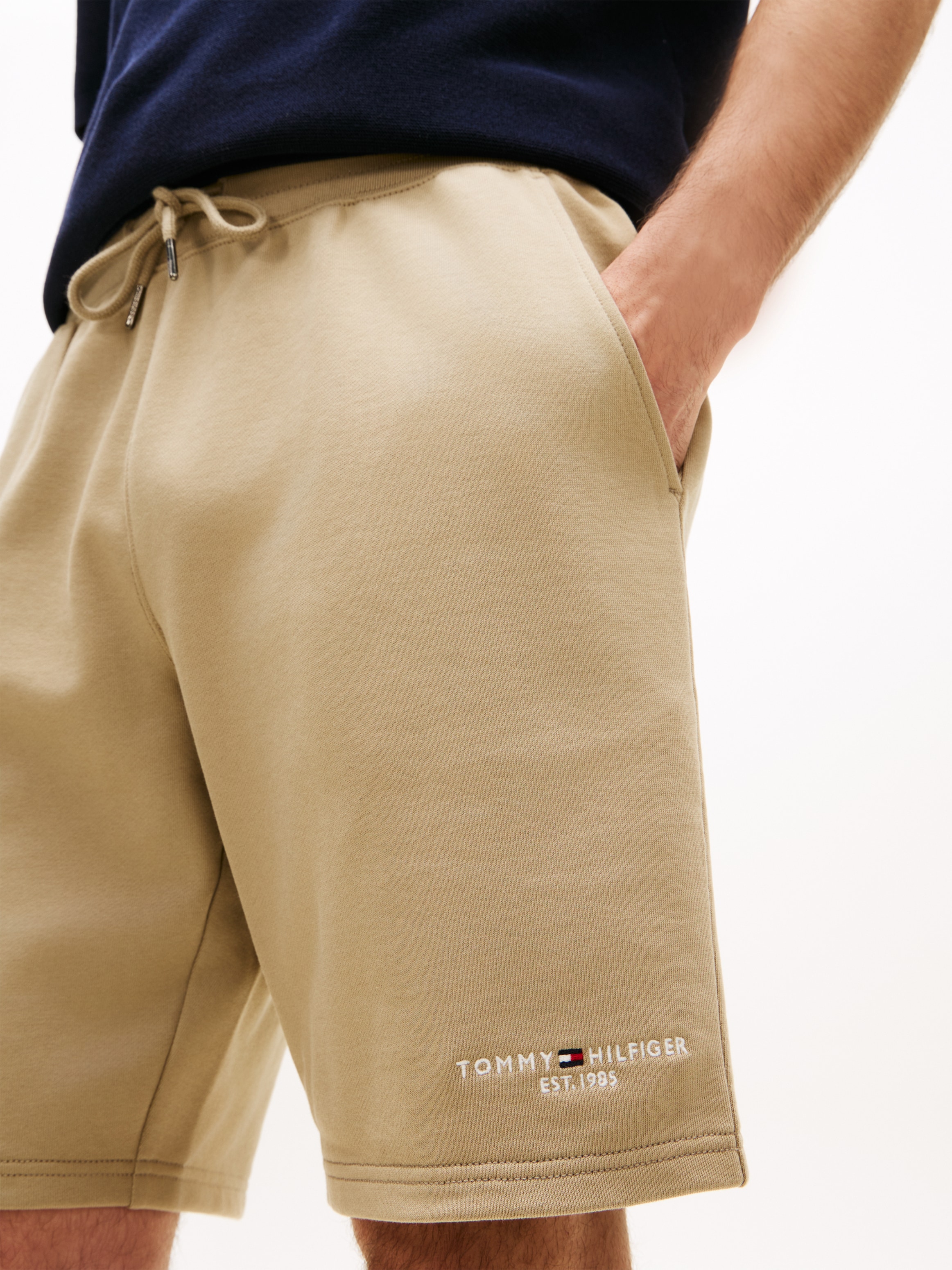 Tommy Hilfiger Short en molleton »TOMMY LOGO«  Regular fit mit elastischem Bund