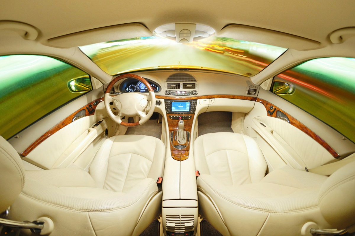 Image of Papermoon Fototapete »Auto von Innen«, Vliestapete, hochwertiger Digitaldruck, inklusive Kleister bei Ackermann Versand Schweiz