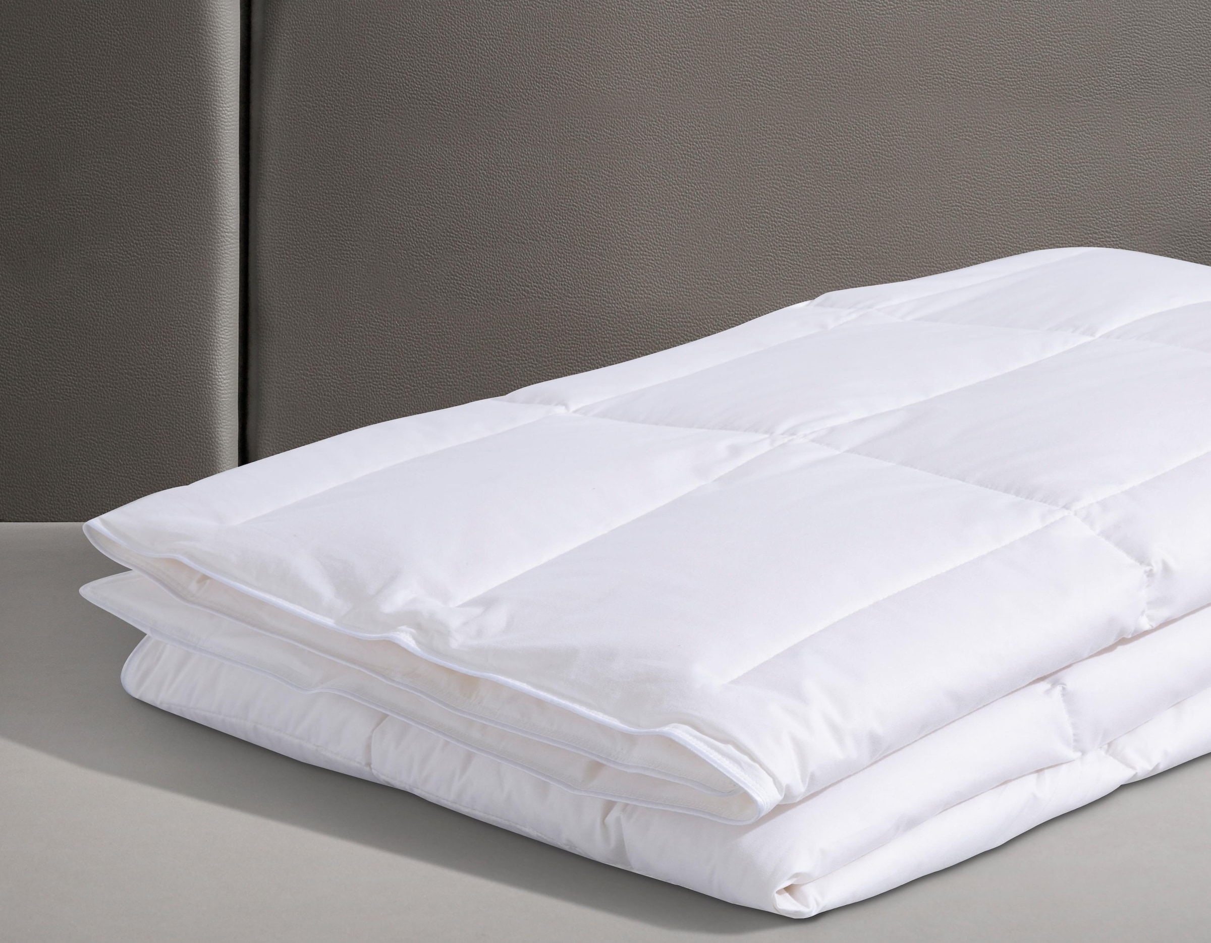 Haeussling Daunenbettdecke + Kopfkissen »Swiss Royal« Bettdecken-Set mit Kopfkissen, 135x200 oder 155x220 cm, Sommer, Winter