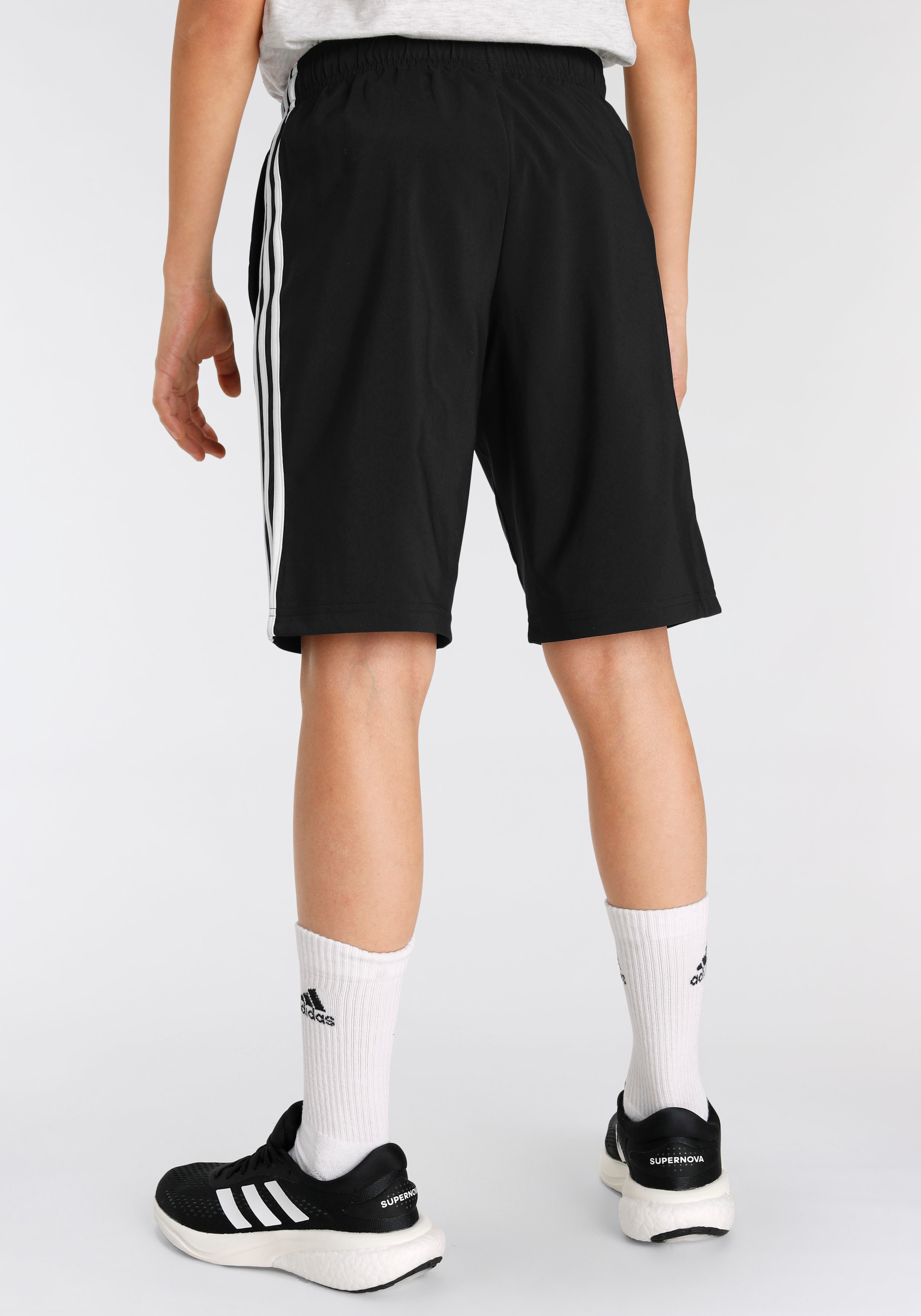 ♕ adidas Sportswear Shorts »ESSENTIALS auf (1 WOVEN«, 3-STREIFEN versandkostenfrei tlg.)