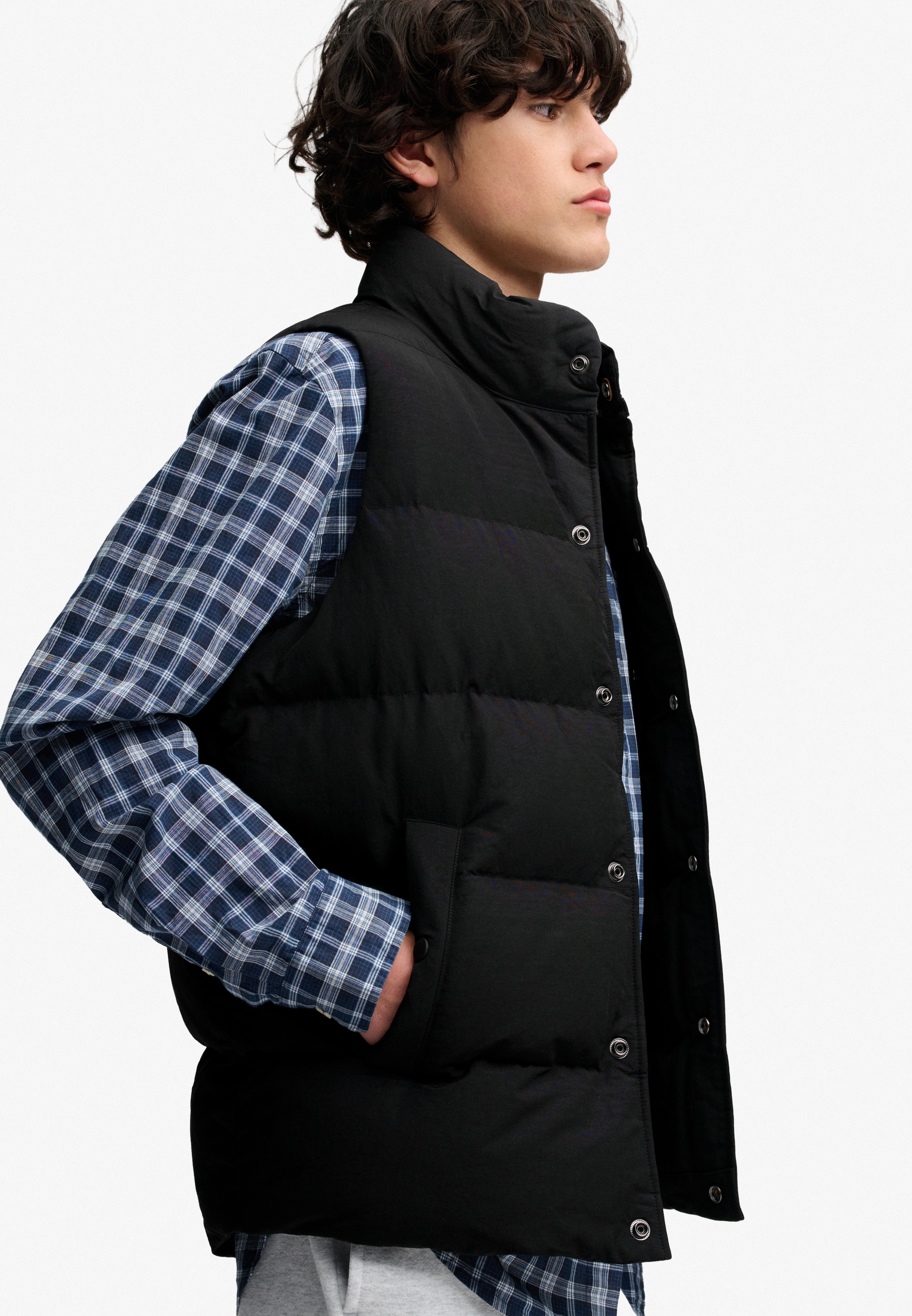 Superdry Gilet matelassé »NON HOOD SHORT EVEREST GILET« avec dessus en nylon, Regular Fit, longueur normale