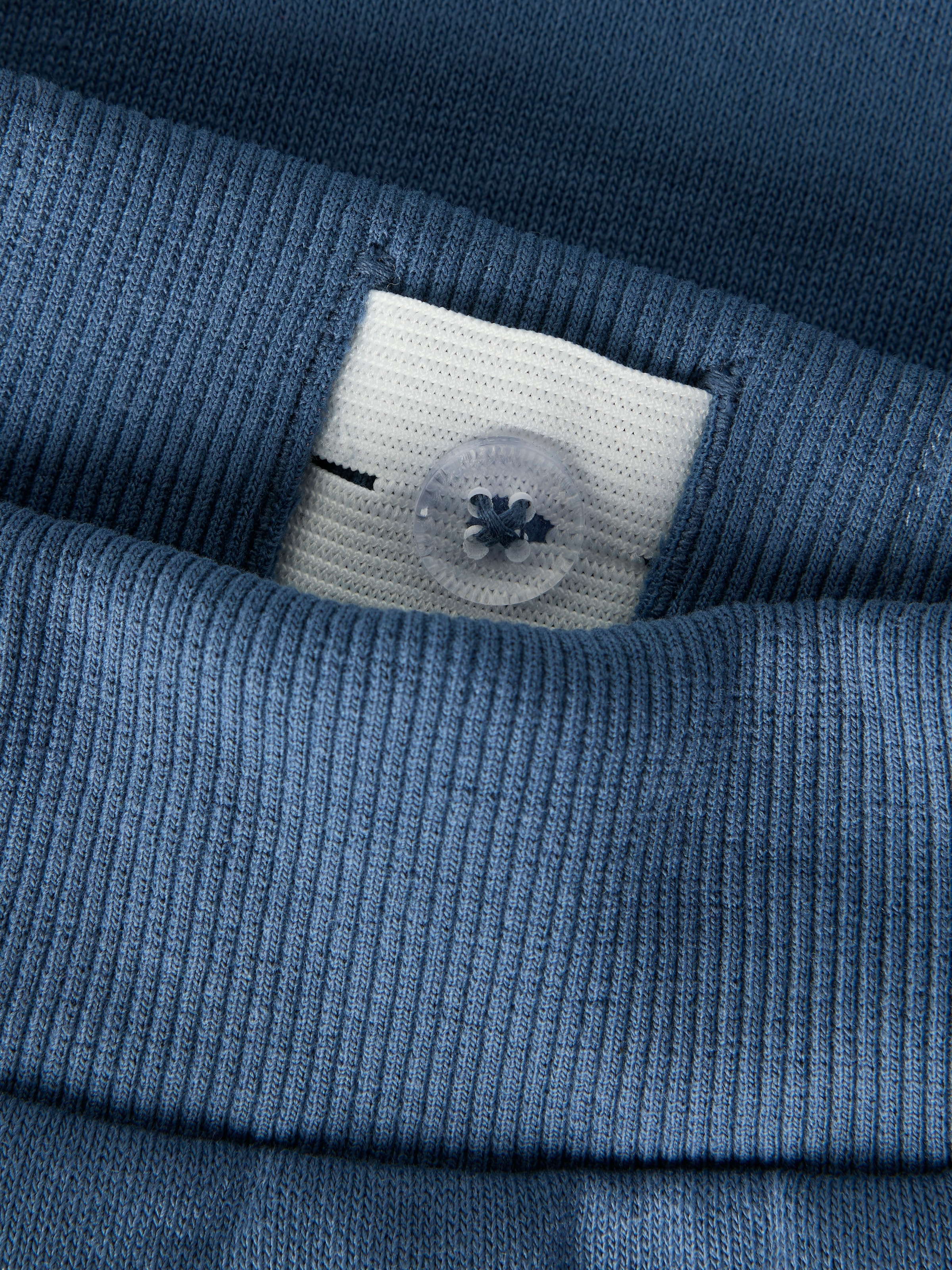 Name It Sweatshorts »NMMOLI SWEAT SHORTS UNB NOOS«  Baumwollmischung, verstellbarer und elastischer Bund, Cargotaschen