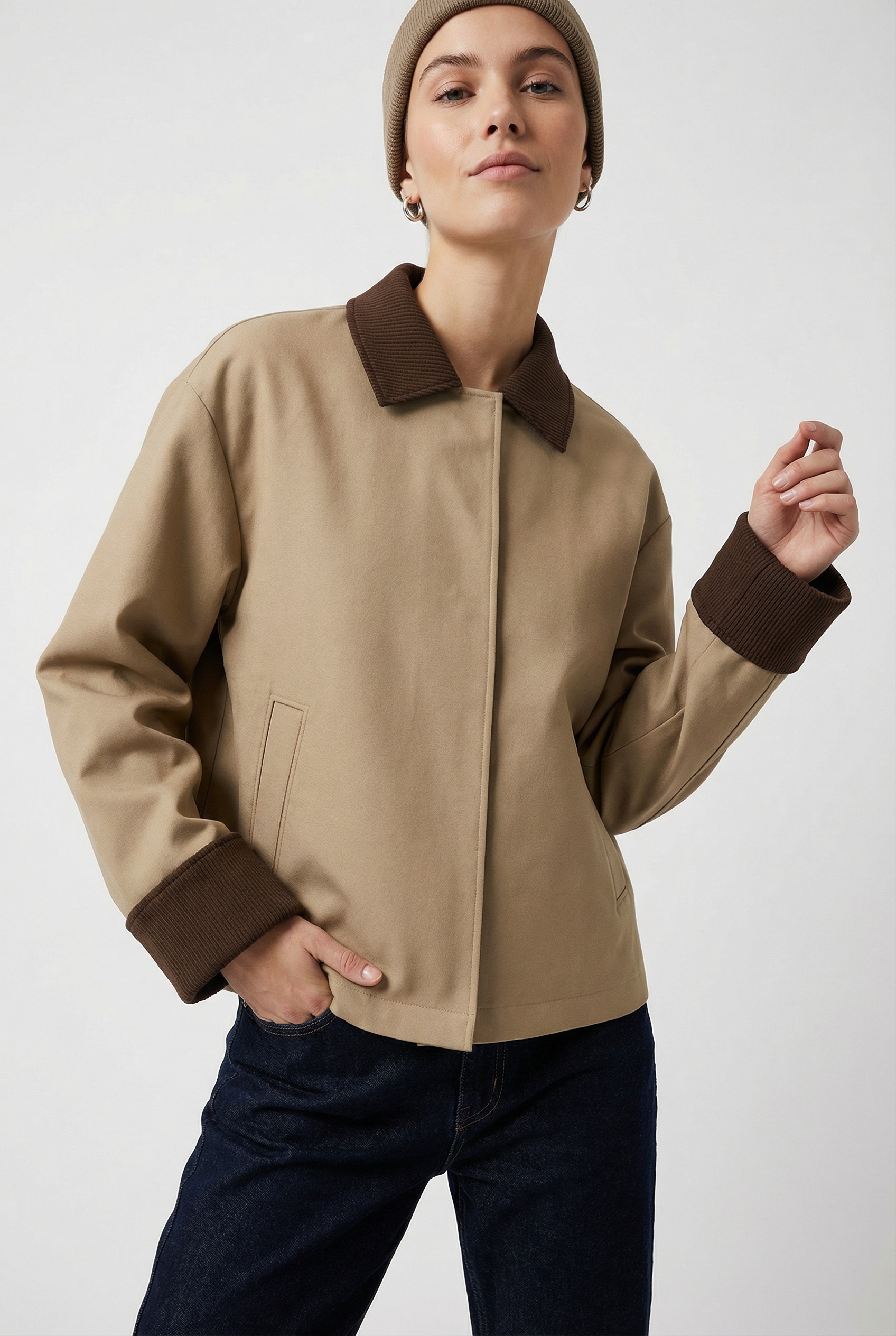 Image of pieces Kurzjacke "PCJORMA SHORT LIGHT JACKET NOOS BC" mit farblich abgesetztem Kragen und Bündchen