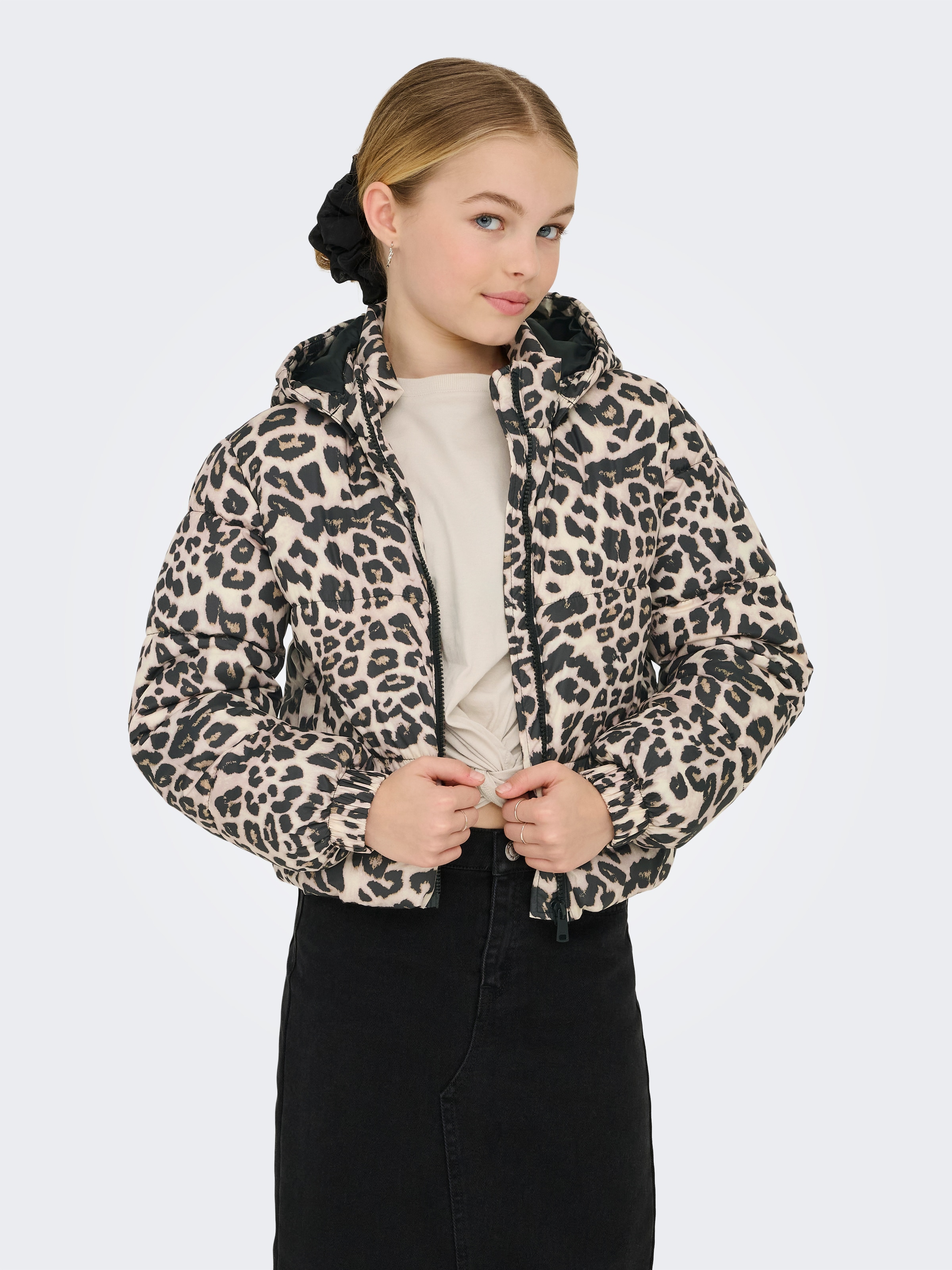 Image of KIDS ONLY Steppjacke "KOGDALIA SHORT PUFFER AOP JACKET CP OTW" mit Kapuze