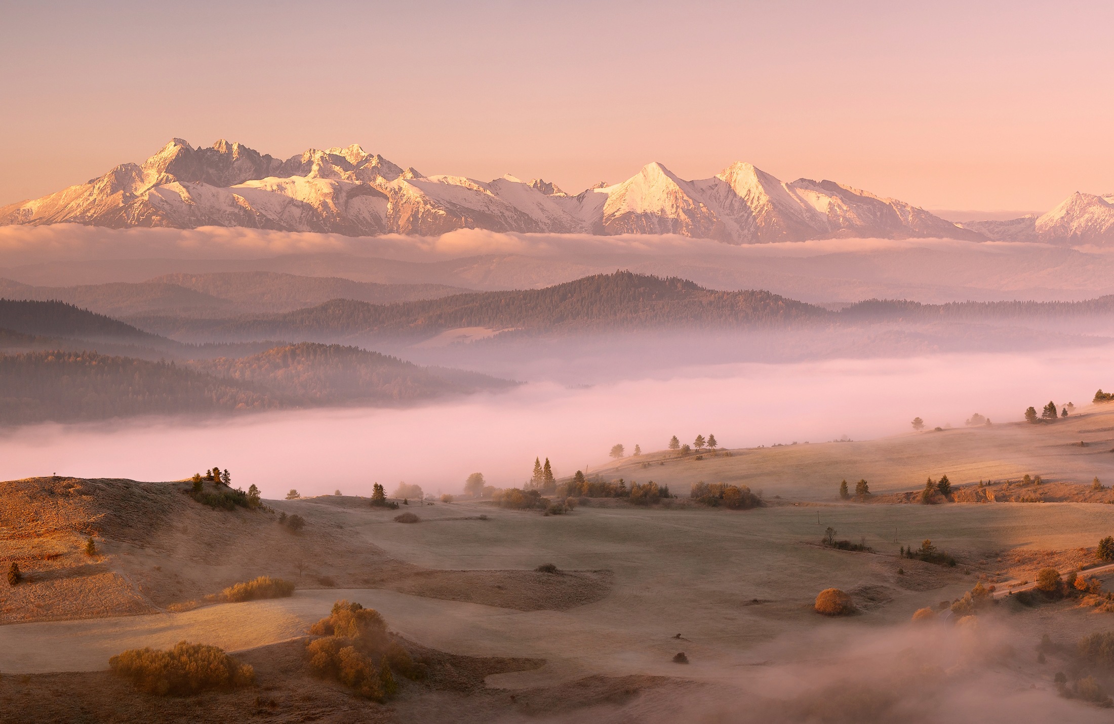 Image of Papermoon Fototapete »Photo-Art KRZYSZTOF MIERZEJEWSKI, NEBEL TATRA«, Vliestapete, hochwertiger Digitaldruck, inklusive Kleister bei Ackermann Versand Schweiz
