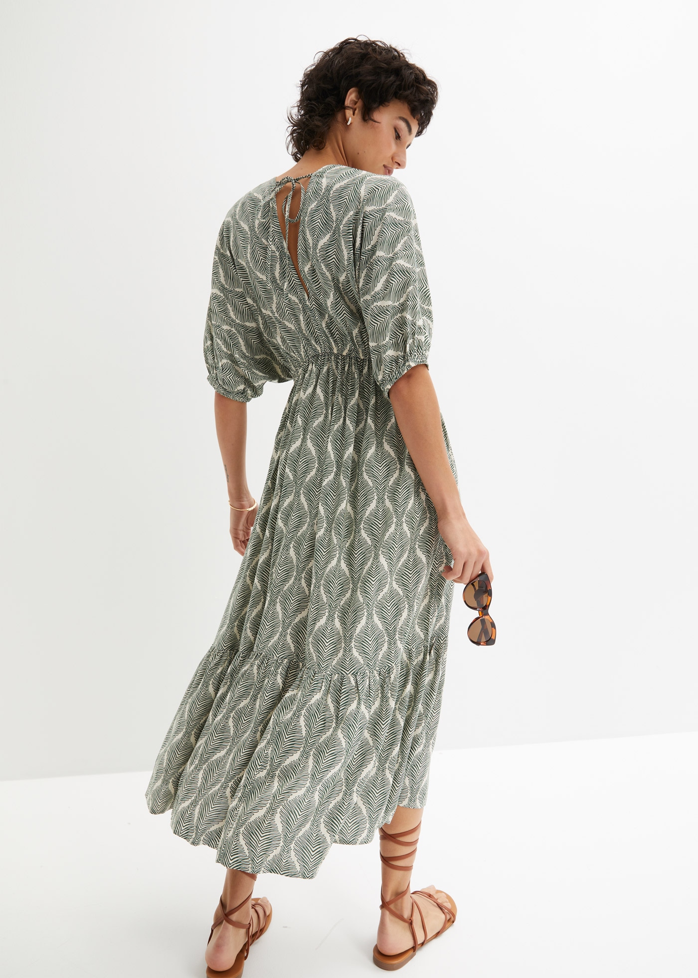 bonprix Midikleid »Midikleid aus fliessender Viskose« Midikleid aus fliessender Viskose