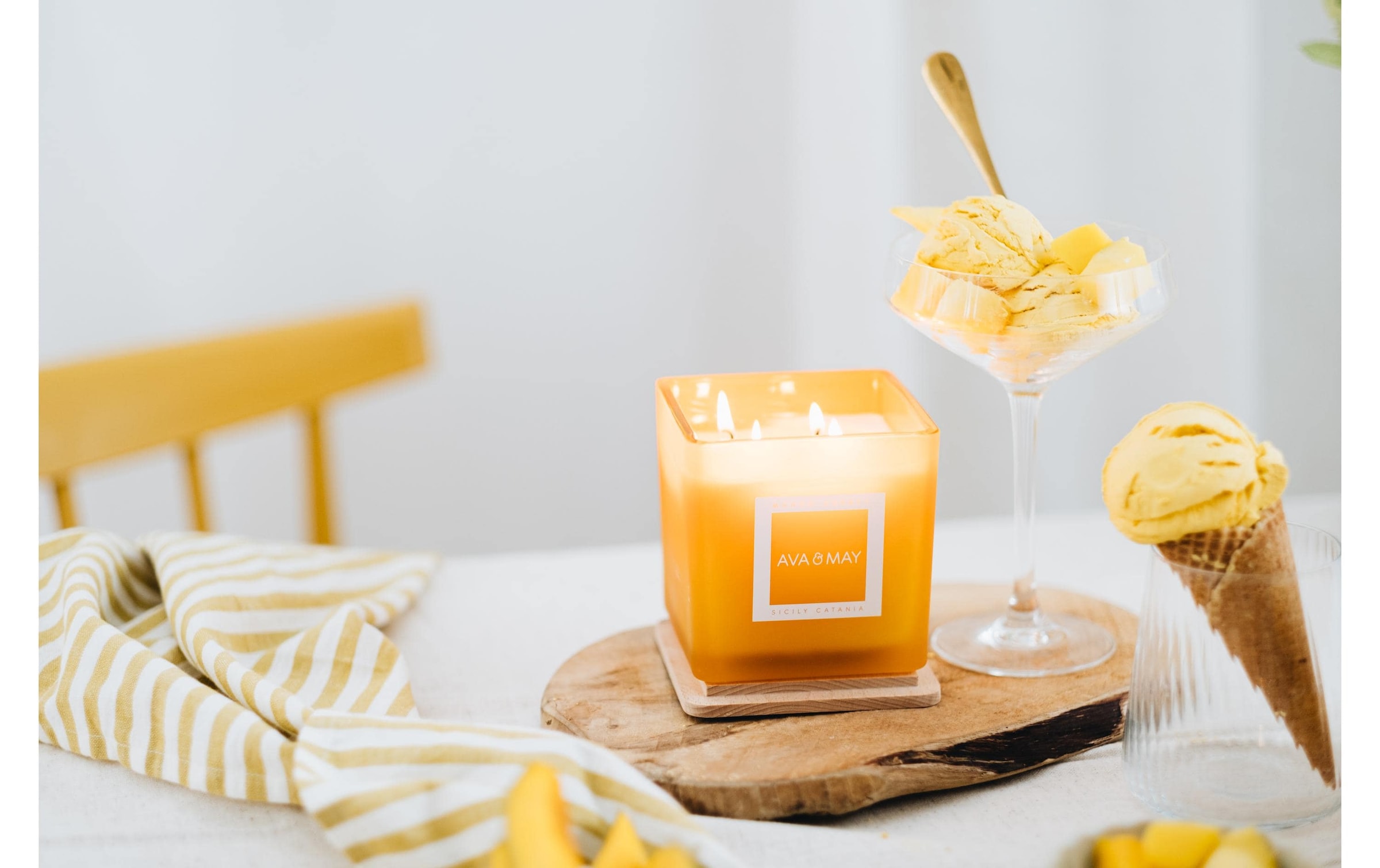 AVA & MAY Bougie parfumée »Mango Sorbet 450 g«