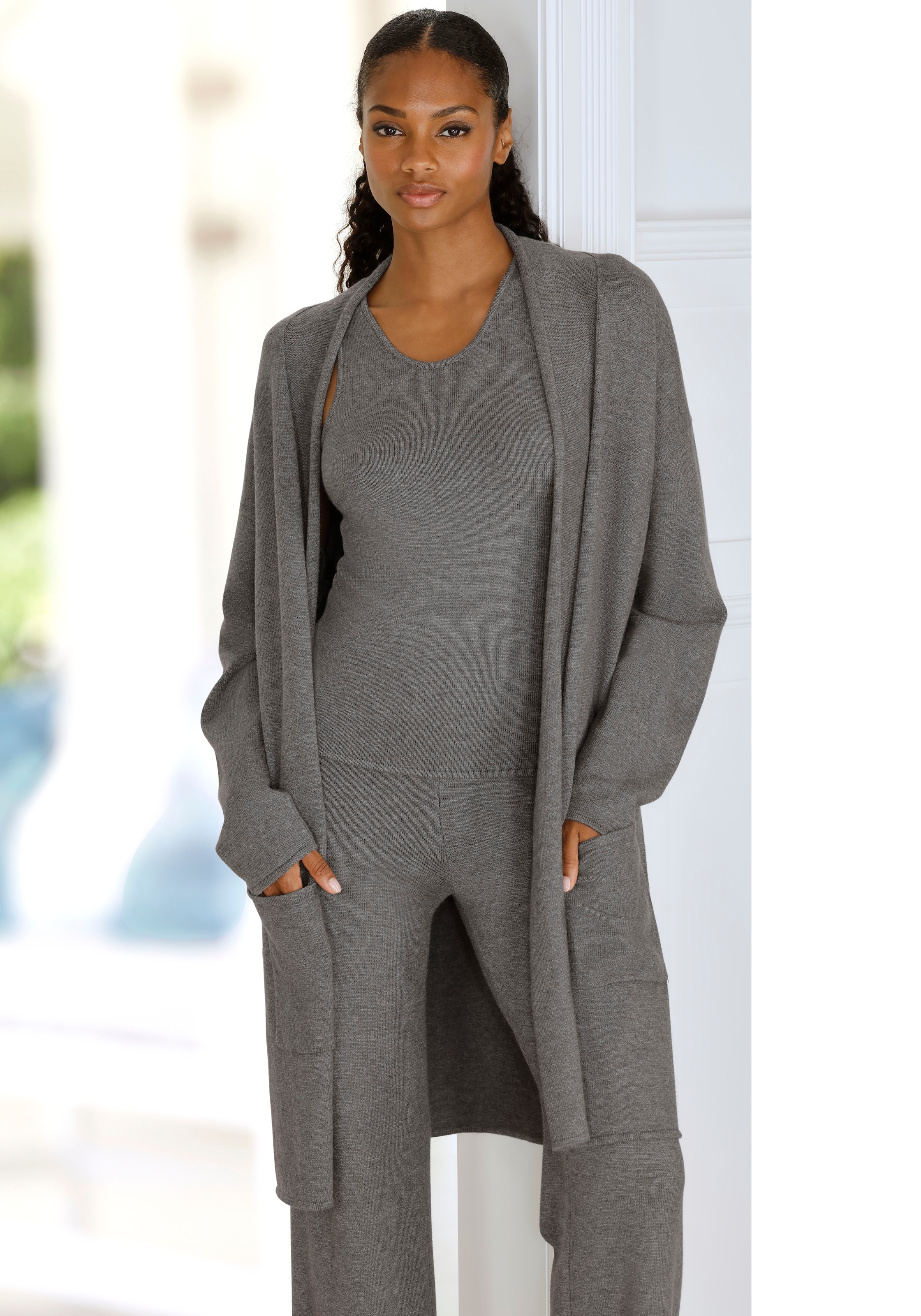 LASCANA Longstrickjacke mit aufgesetzte Taschen und Umlegekragen, Loungewear