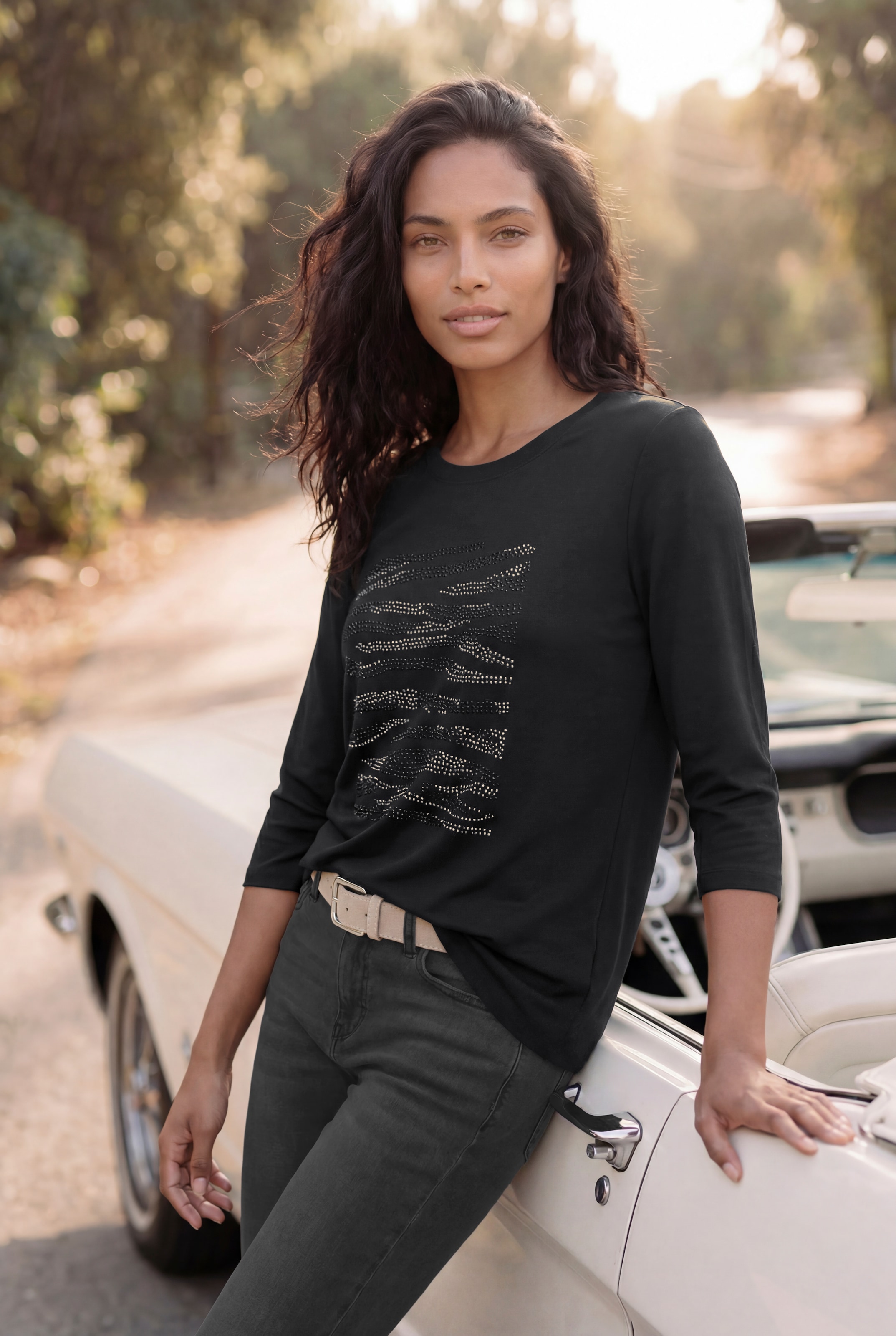 LASCANA T-shirt à manches 3/4 »mit Strass-Dessin« en qualité French Terry estivale en viscose
