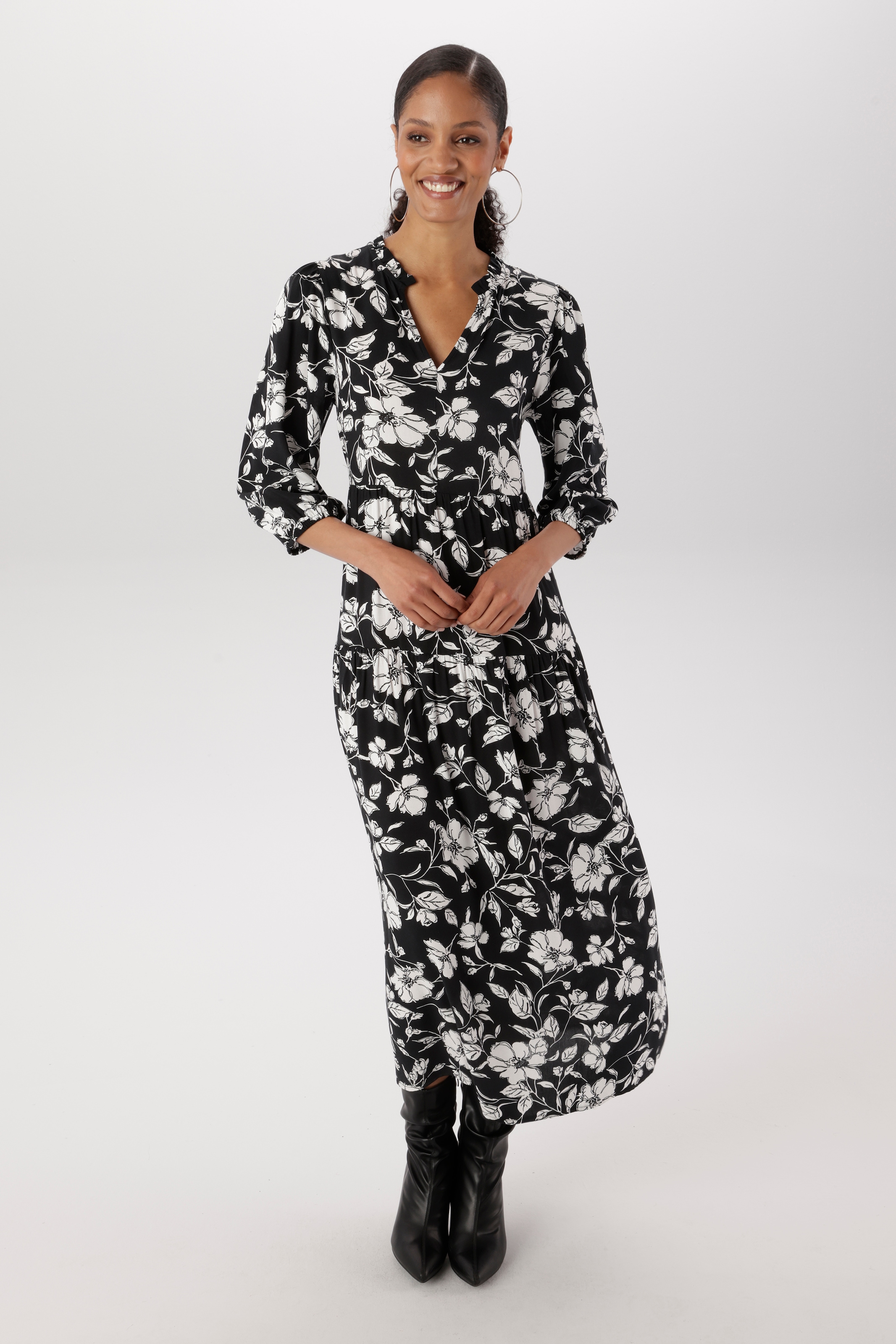 Image of Aniston SELECTED Maxikleid mit fantasievollen und malerischen Blumendruck - NEUE KOLLEKTION