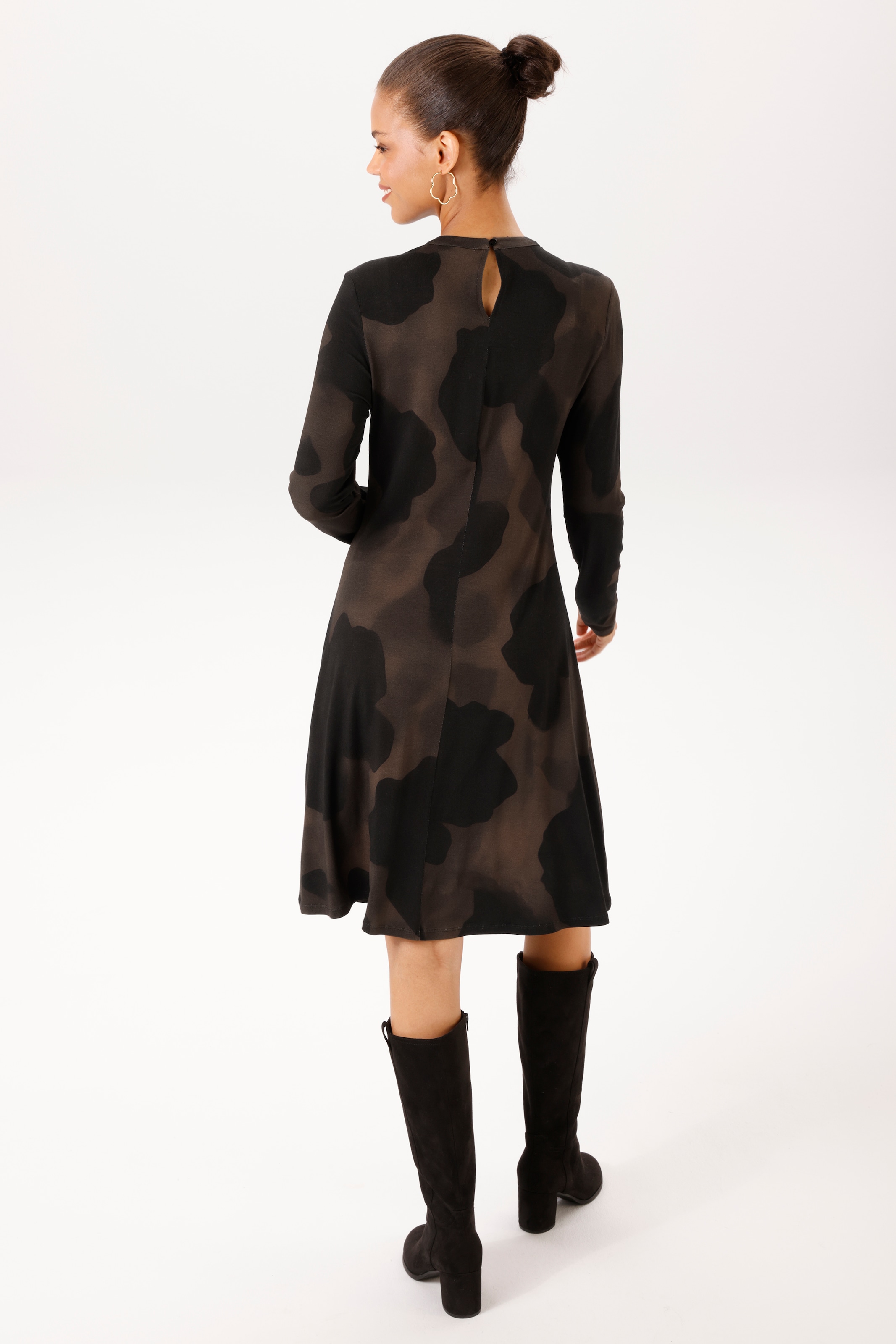 Aniston CASUAL Robe en jersey avec grand imprimé graphique style batik - NOUVELLE COLLECTION