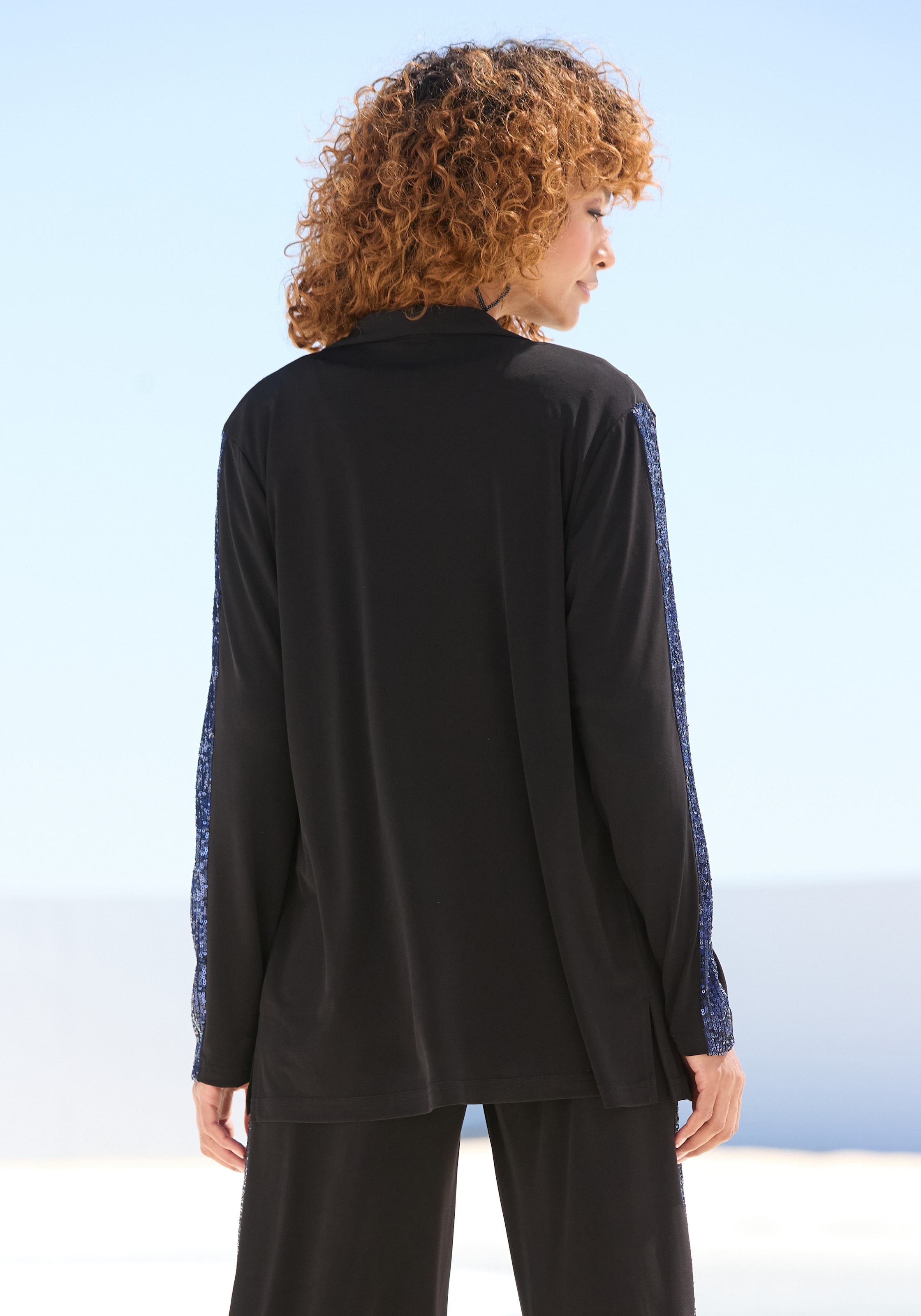 LASCANA Blusenjacke »mit Pailettenbesatz an den Ärmeln aus bügelfreier Qualität« Leichte Partyjacke mit langen Ärmeln, festliche Shirtjacke, Festival