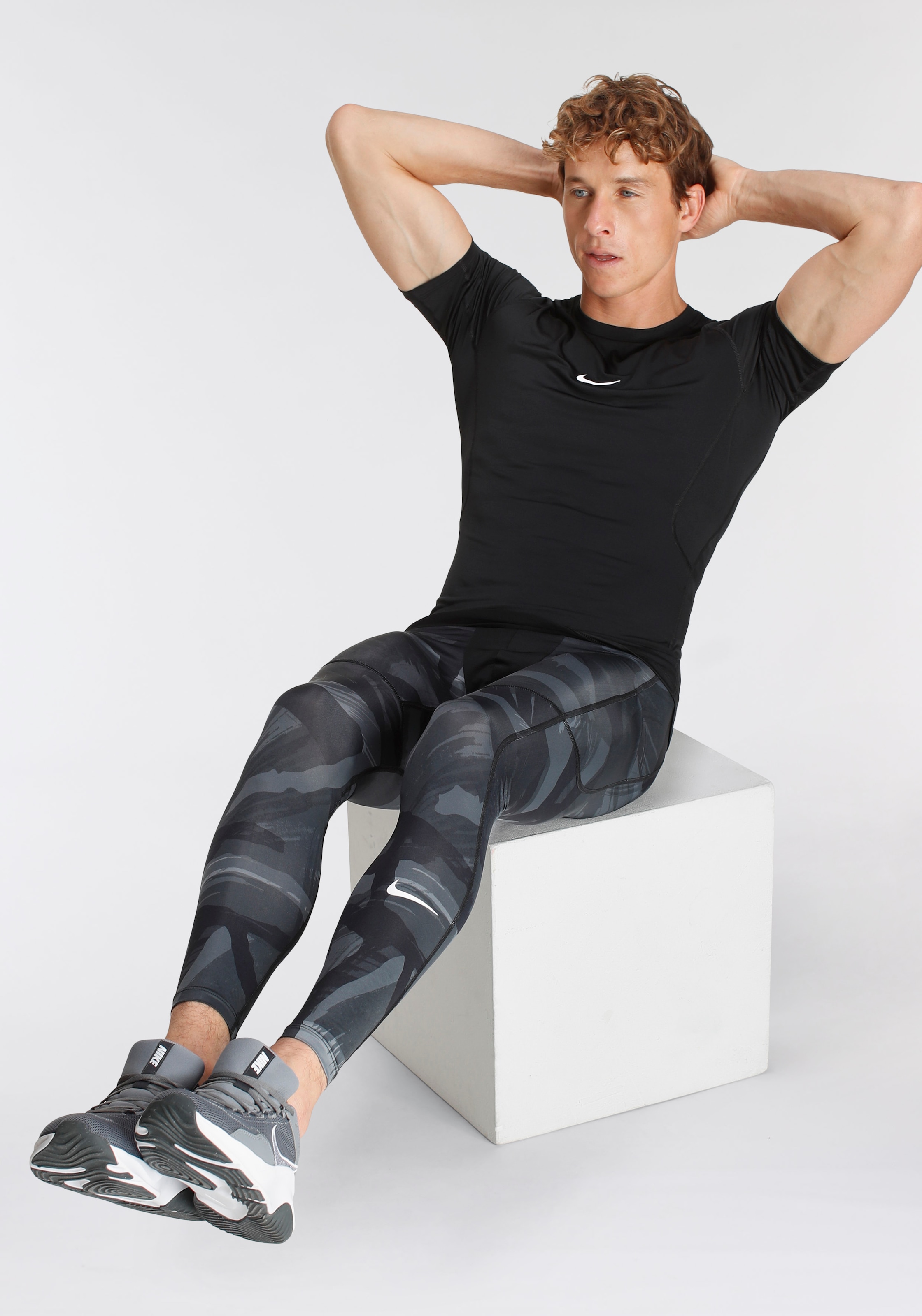 Nike Trainingsshirt »PRO DRI-FIT MEN'S TIGHT SHORT-SLEEVE TOP«
