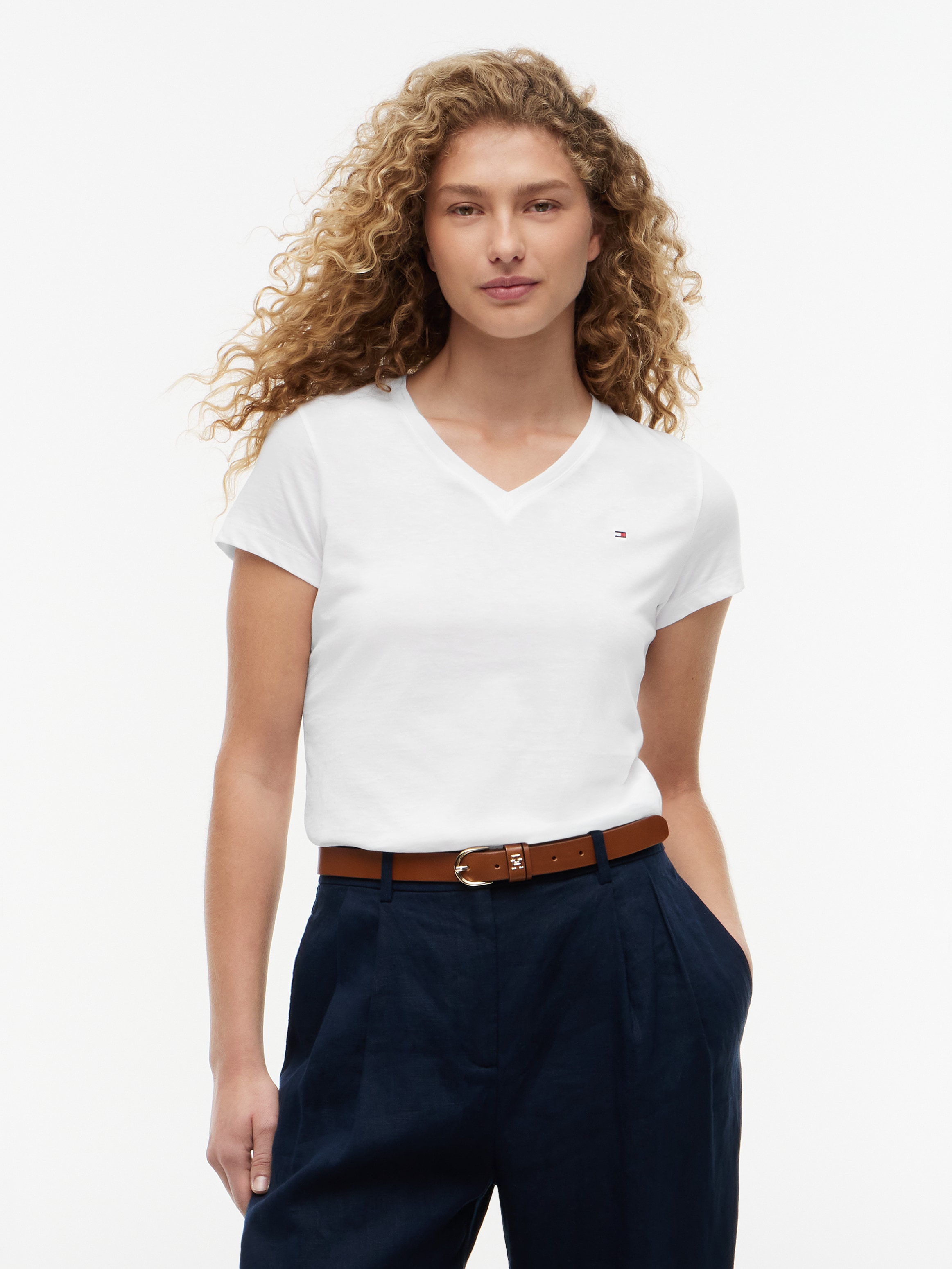 Image of Tommy Hilfiger T-Shirt "HERITAGE V-NK TEE" mit Tommy Hilfiger Logo-Flag auf der Brust