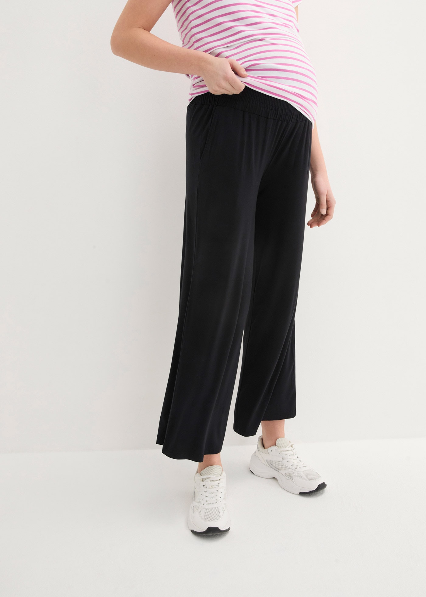Image of bonprix Umstandshose "Umstandsculotte aus weicher Viskose, Loose Fit" aus Viskose und Elasthan, mit angesetztem Smock-Bund, Loose Fit