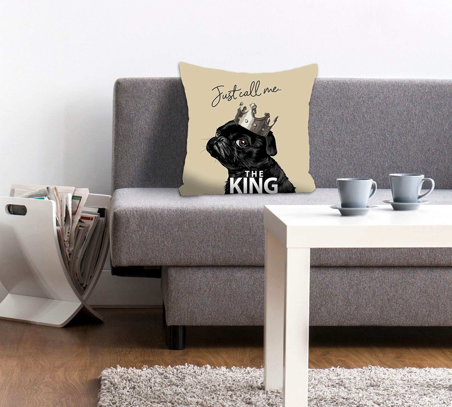 Image of queence Dekokissen "JUST CALL ME THE KING" mit einem Mops mit Krone
