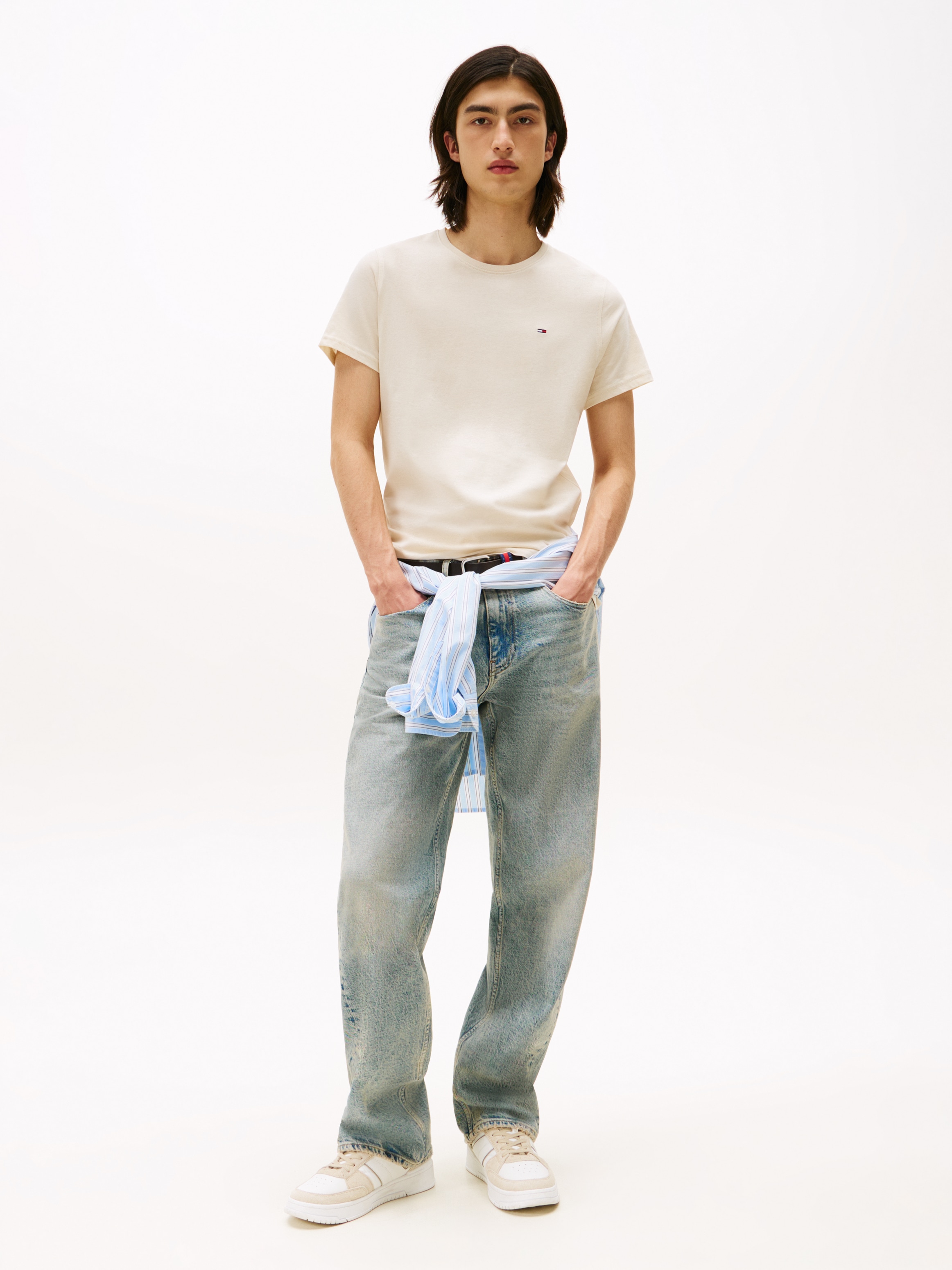 Tommy Jeans T-Shirt »TJM ESSENTIAL SOLID TEE«, mit Rundhalsausschnitt und dezenter Logo-Flag