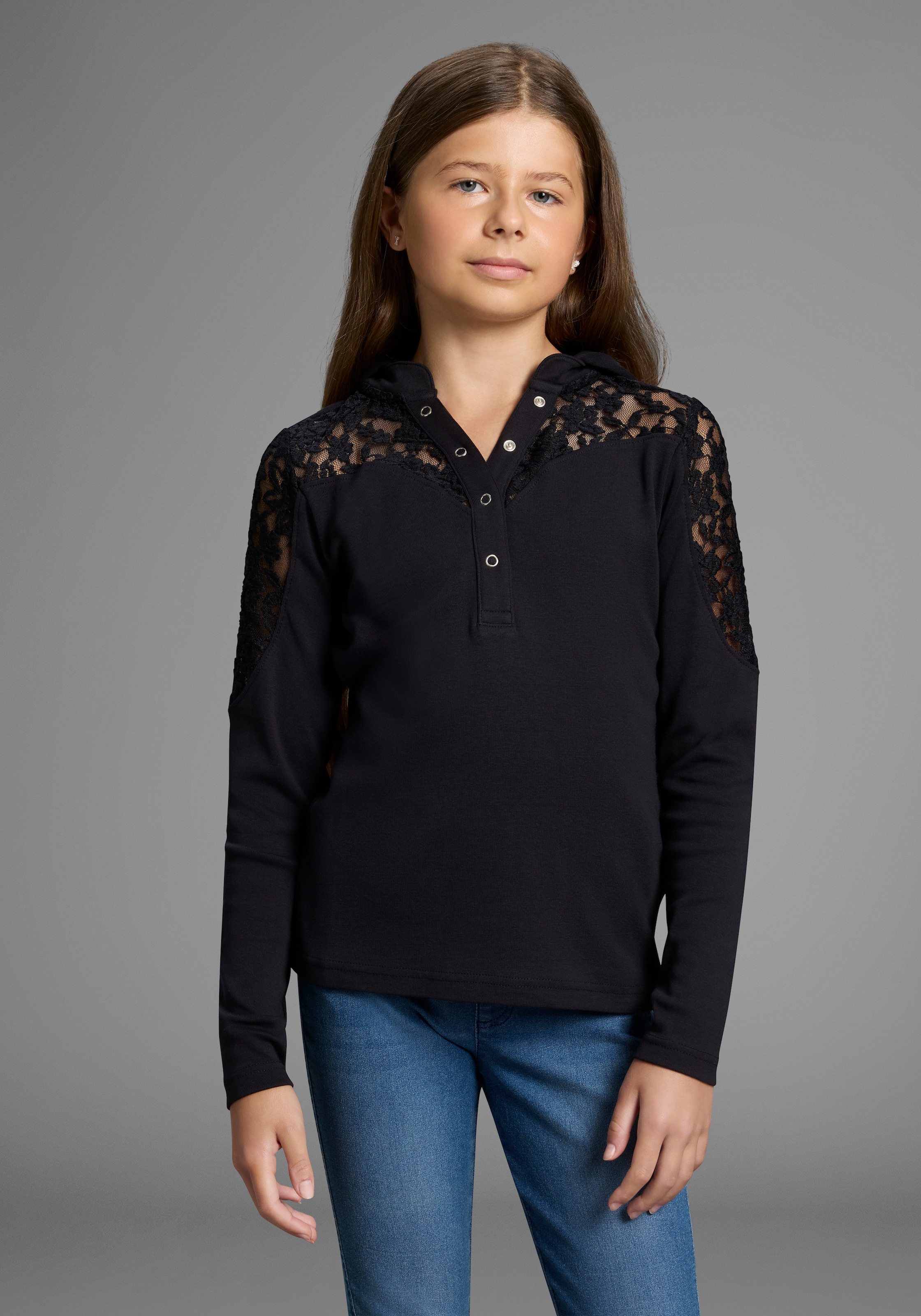 Image of KIDSWORLD Kapuzenshirt "Shirt mit Spitzeneinsatz für Mädchen" Trendiges Shirt mit Spitzeneinsatz