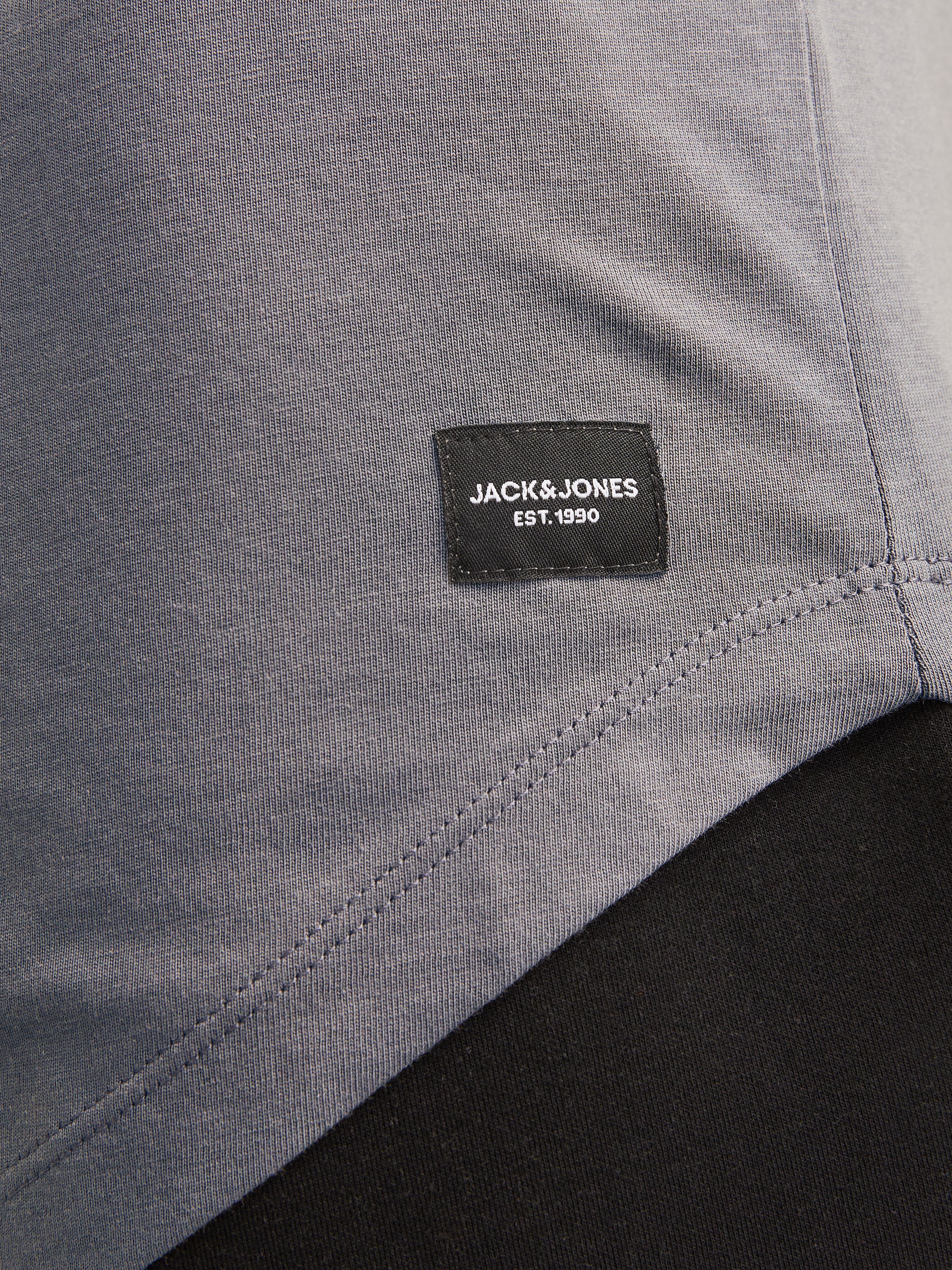 Jack & Jones Rundhalsshirt »JJENOA TEE SS CREW NECK NOOS«, mit abgerundetem Saum