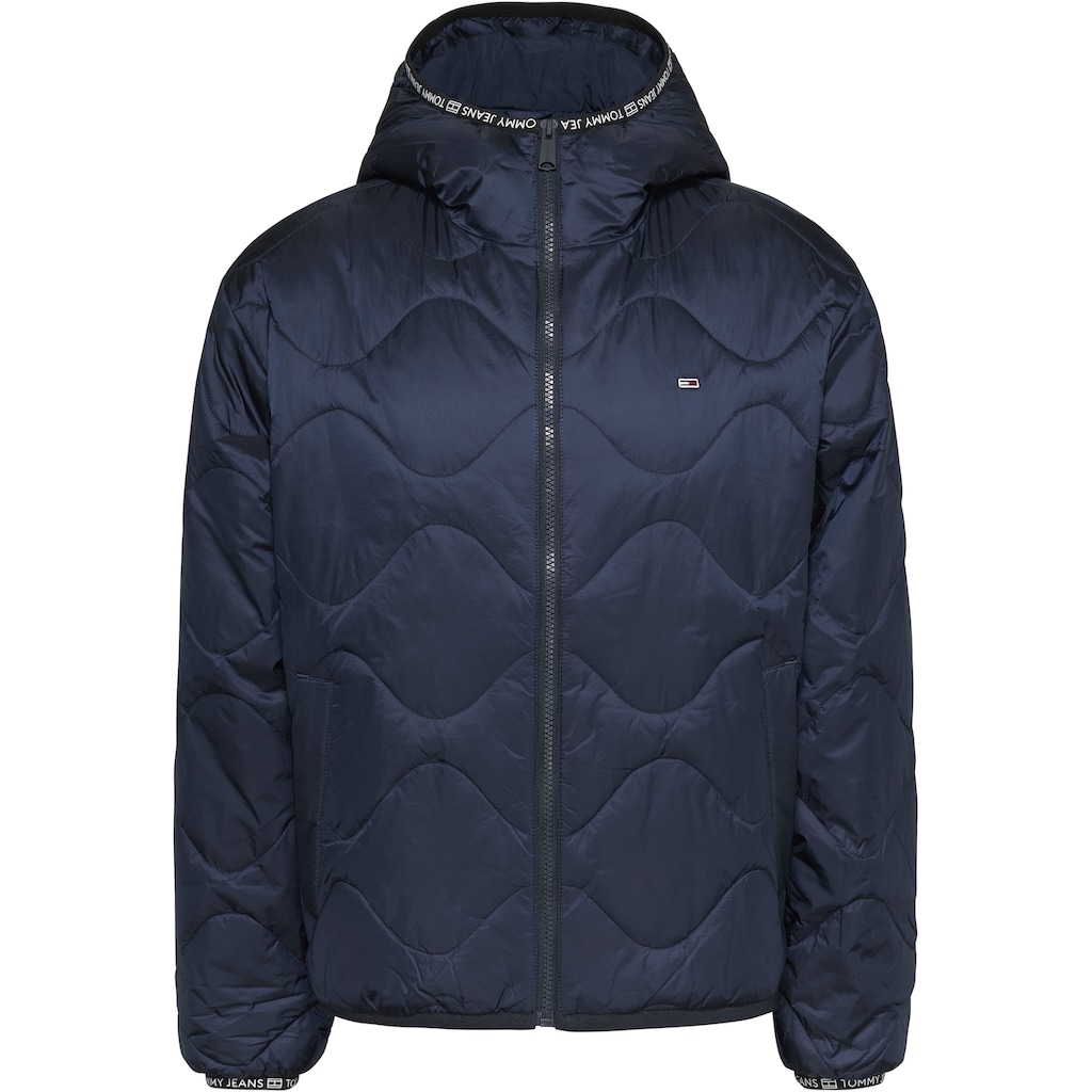 Tommy Jeans Steppjacke »TJW QUILTED TAPE HOOD PUFFER EXT«, mit Kapuze, mit Logostickerei