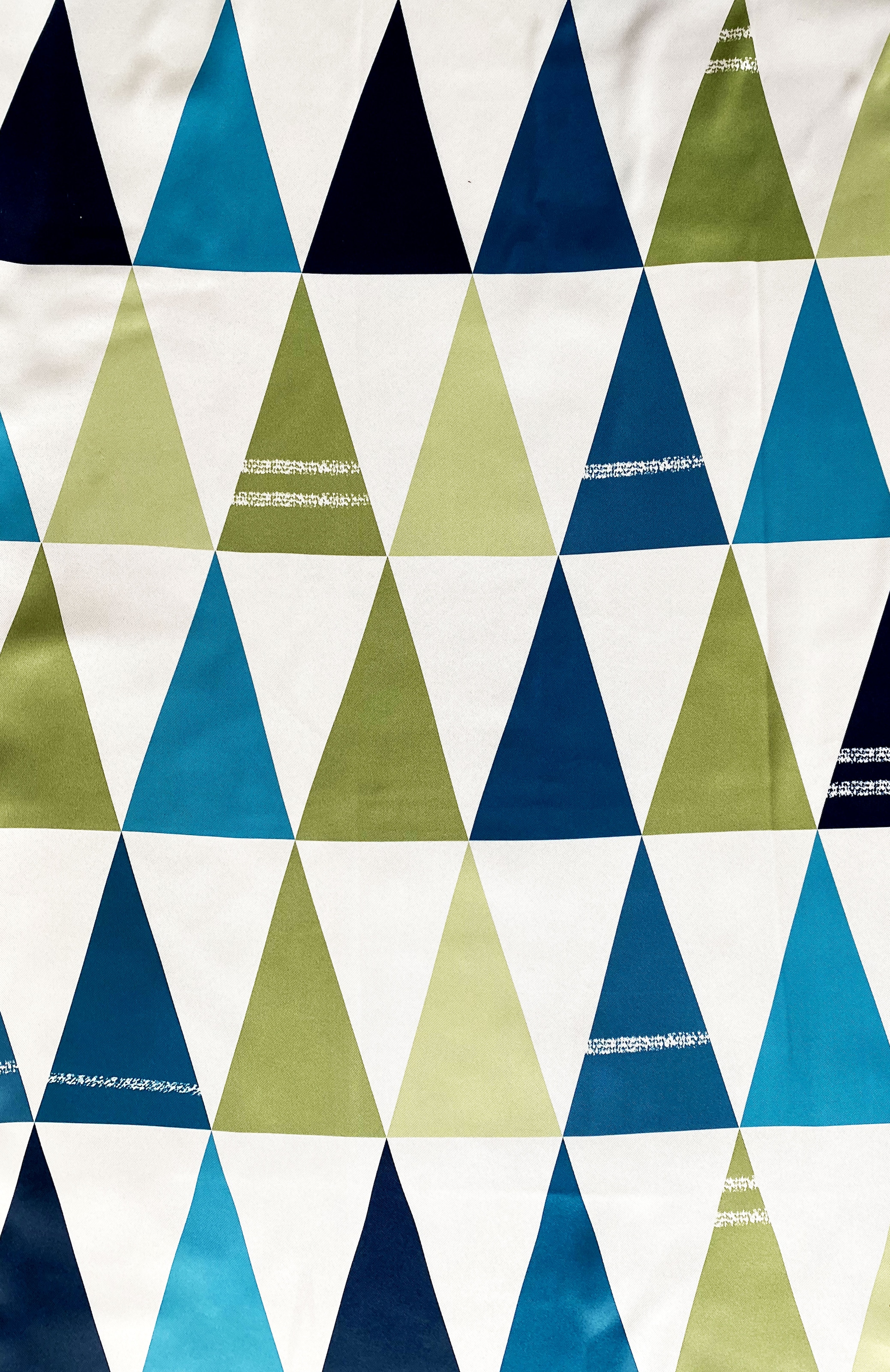 Lüttenhütt Verdunkelungsvorhang »Dreieck«, (1 St.), einseitig mit Dreiecken bedruckte Kindergardine, blickdicht